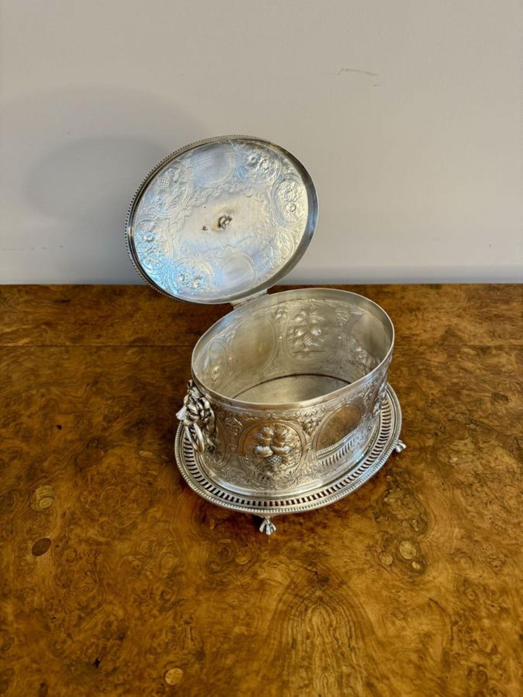 Outstanding quality antique Edwardian ornate silver plated biscuit barrel  For Sale 2