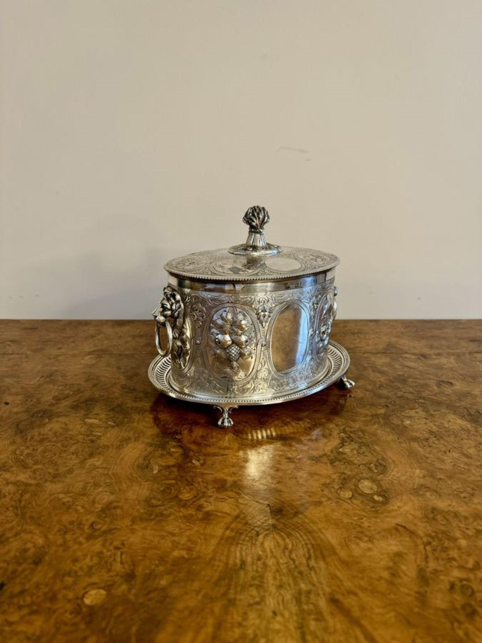 Outstanding quality antique Edwardian ornate silver plated biscuit barrel  For Sale 4