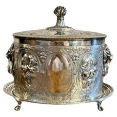 Antiguo barril de galletas eduardiano ornamentado con baño de plata de excelente calidad 