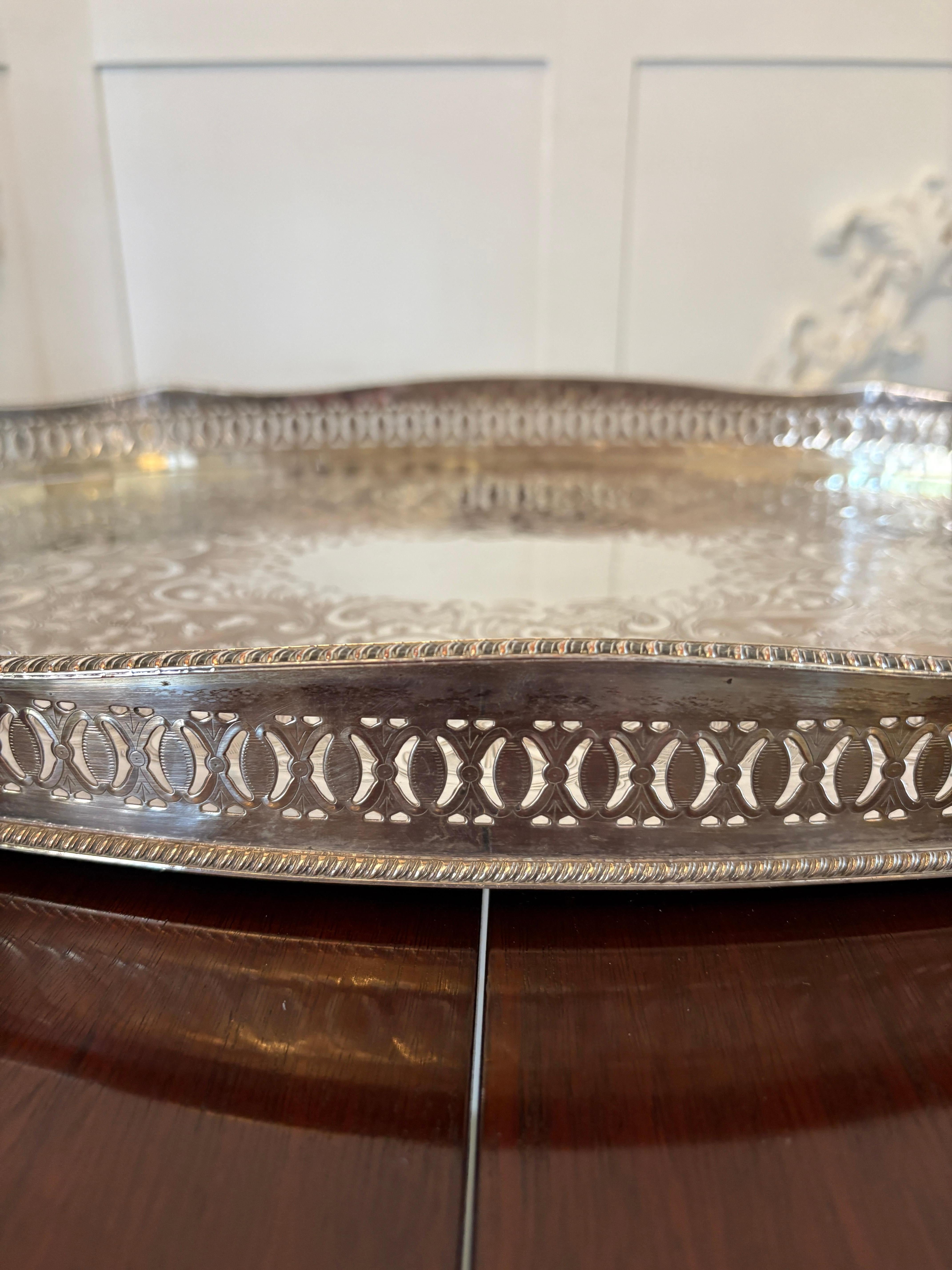 Bandeja de té antigua eduardiana bañada en plata de calidad excepcional siglo XX en venta