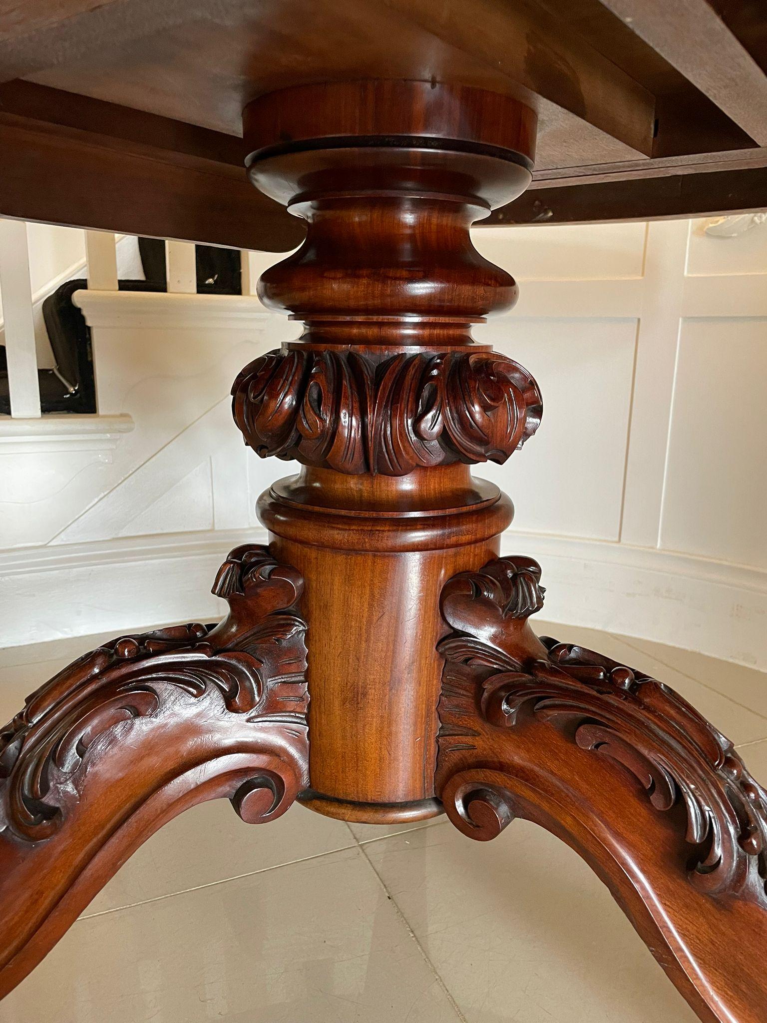 XIXe siècle Table de salle à manger circulaire 6 places en acajou figuré ancien de qualité exceptionnelle en vente