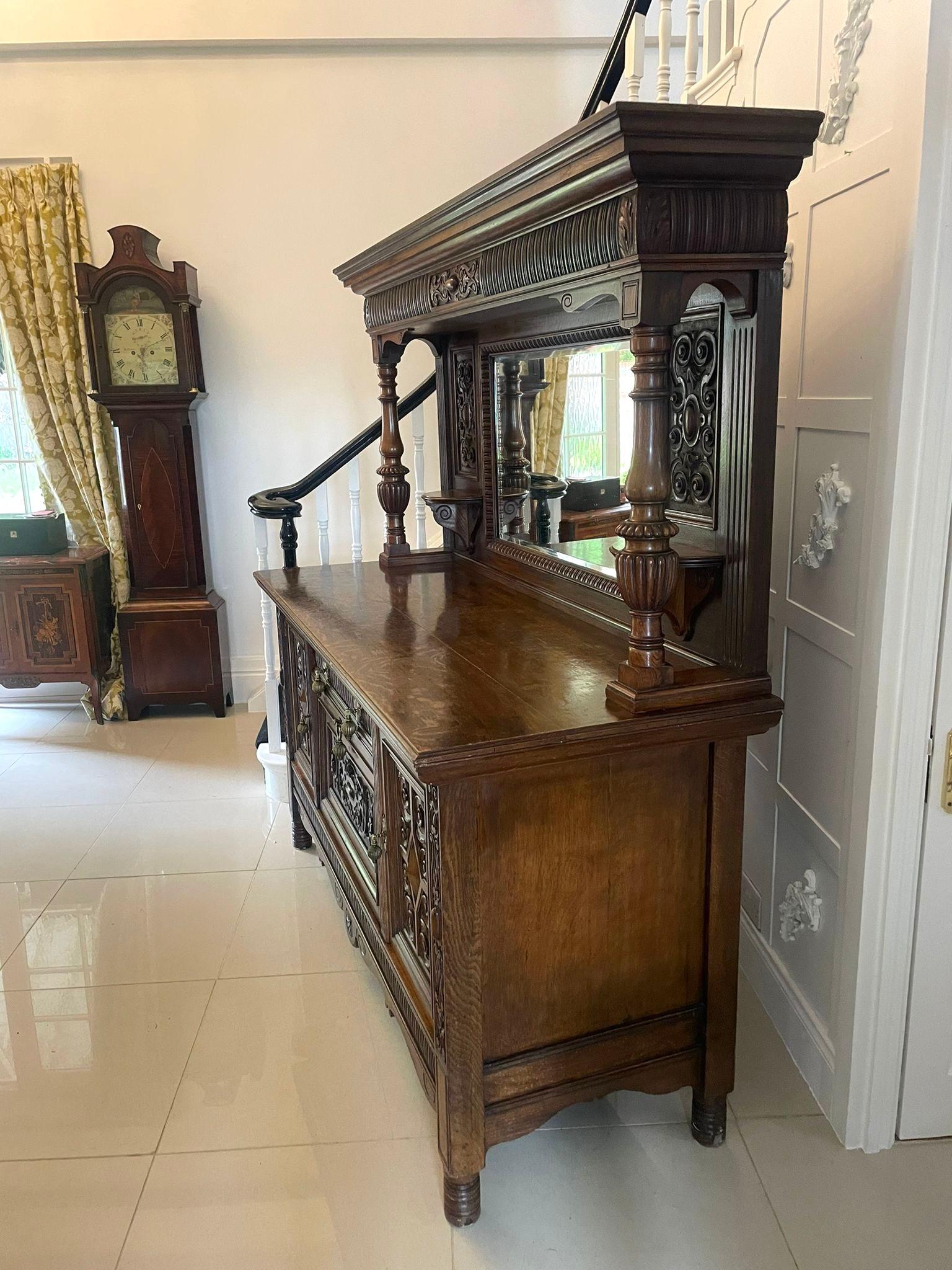 Antikes viktorianisches Sideboard aus geschnitzter Eiche in herausragender Qualität im Zustand „Gut“ im Angebot in Suffolk, GB