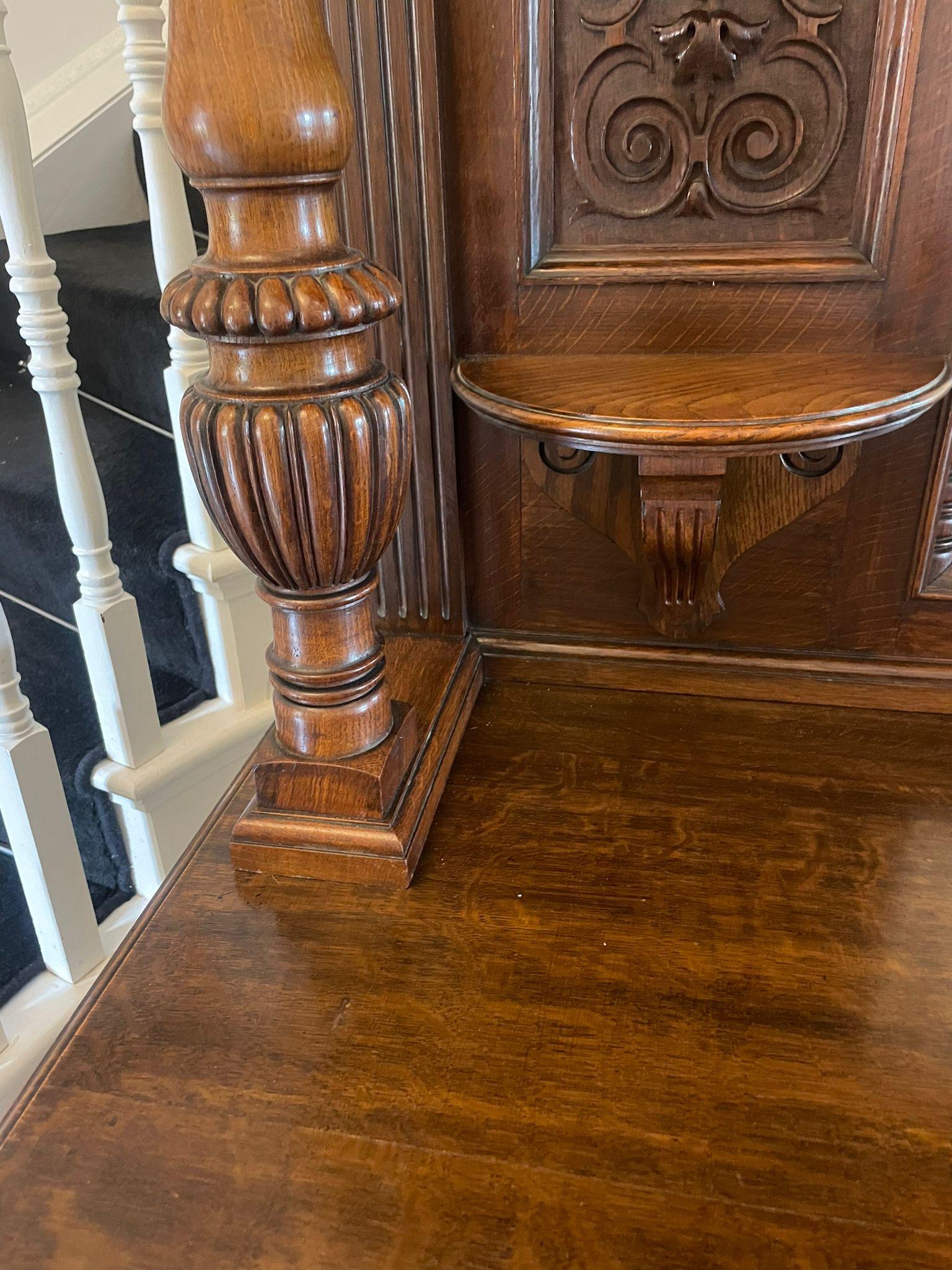Antikes viktorianisches Sideboard aus geschnitzter Eiche in herausragender Qualität (Eichenholz) im Angebot