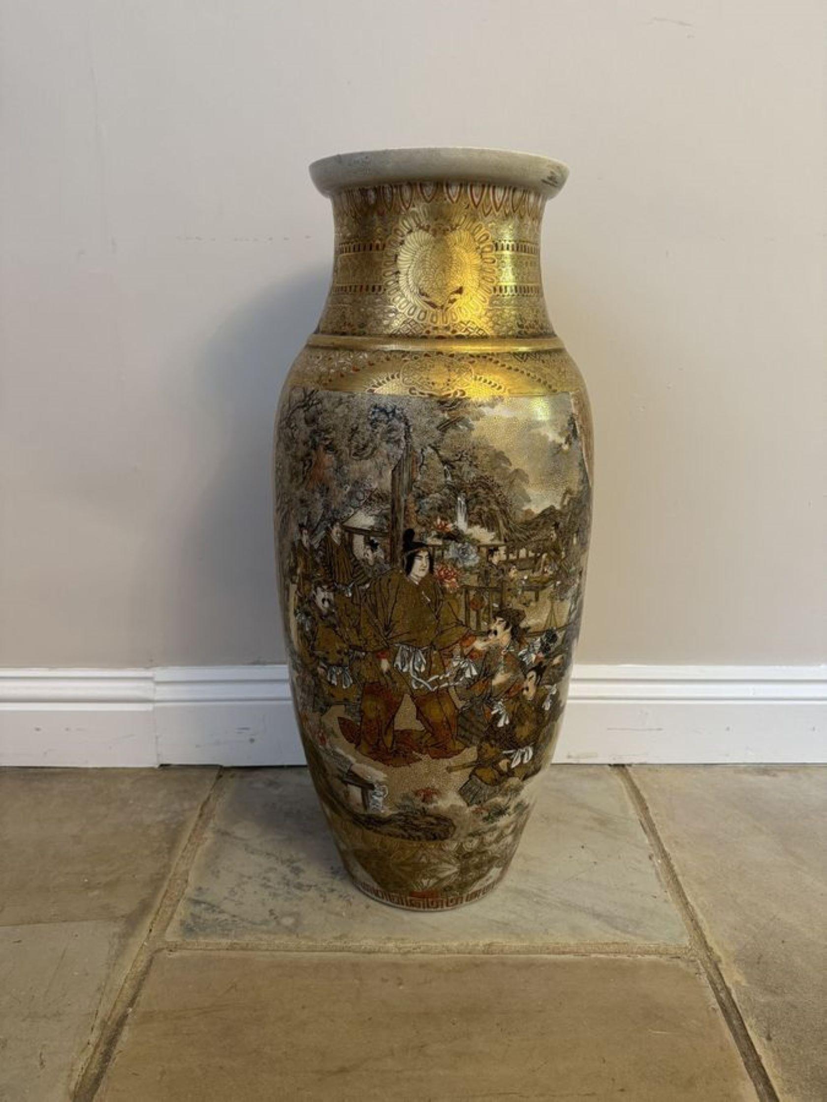 Vaso da terra Satsuma giapponese antico di qualità eccezionale In condizioni buone in vendita a Ipswich, GB