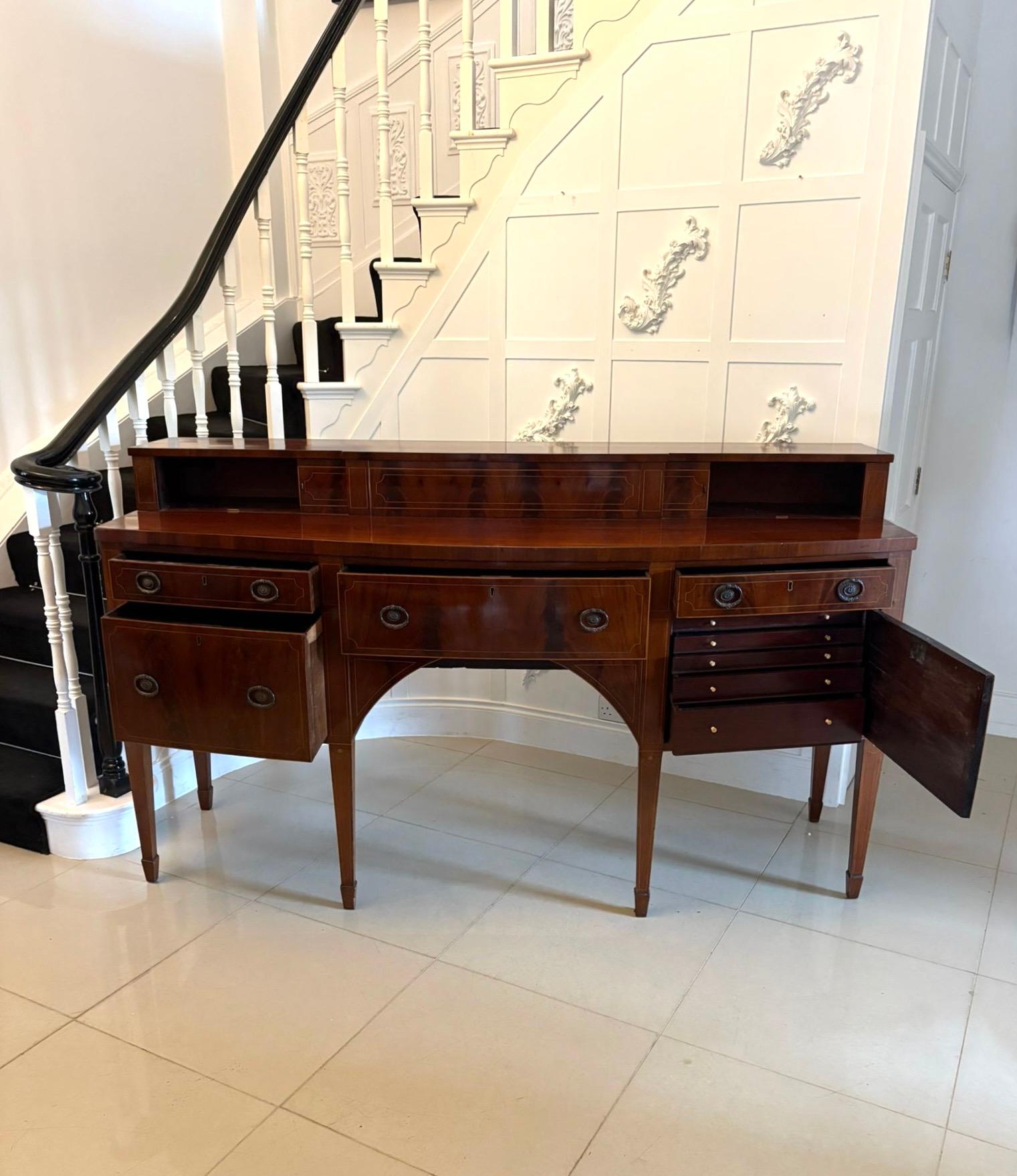 Outstanding Quality Antique Mahogany and Boxwood Strung Bow Fronted Sideboard en venta 3