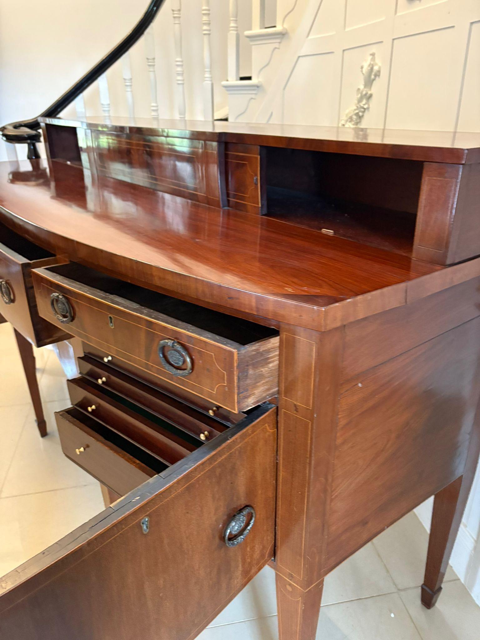 Outstanding Quality Antique Mahogany and Boxwood Strung Bow Fronted Sideboard en venta 5