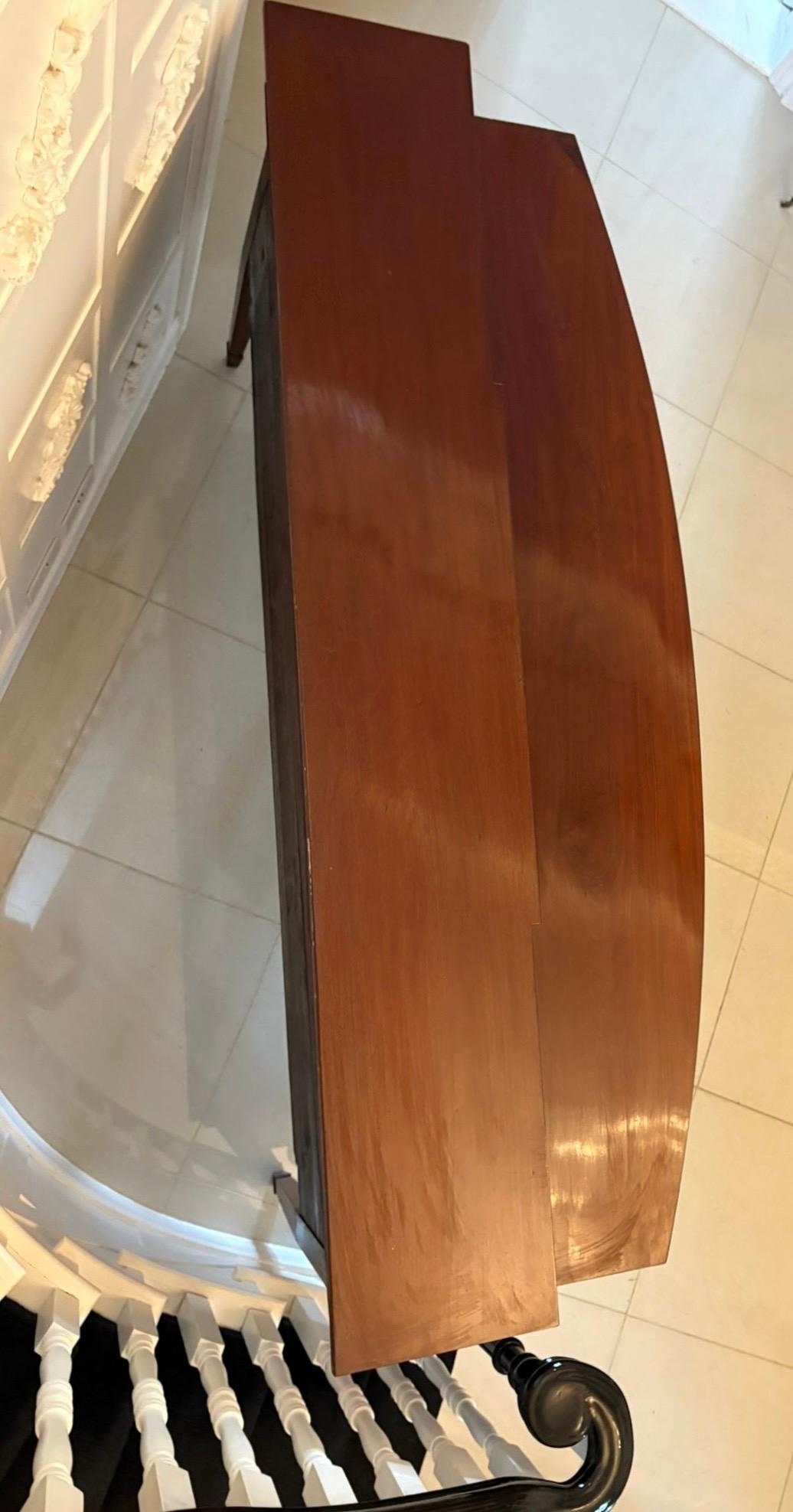 Outstanding Quality Antique Mahogany and Boxwood Strung Bow Fronted Sideboard Jorge III en venta