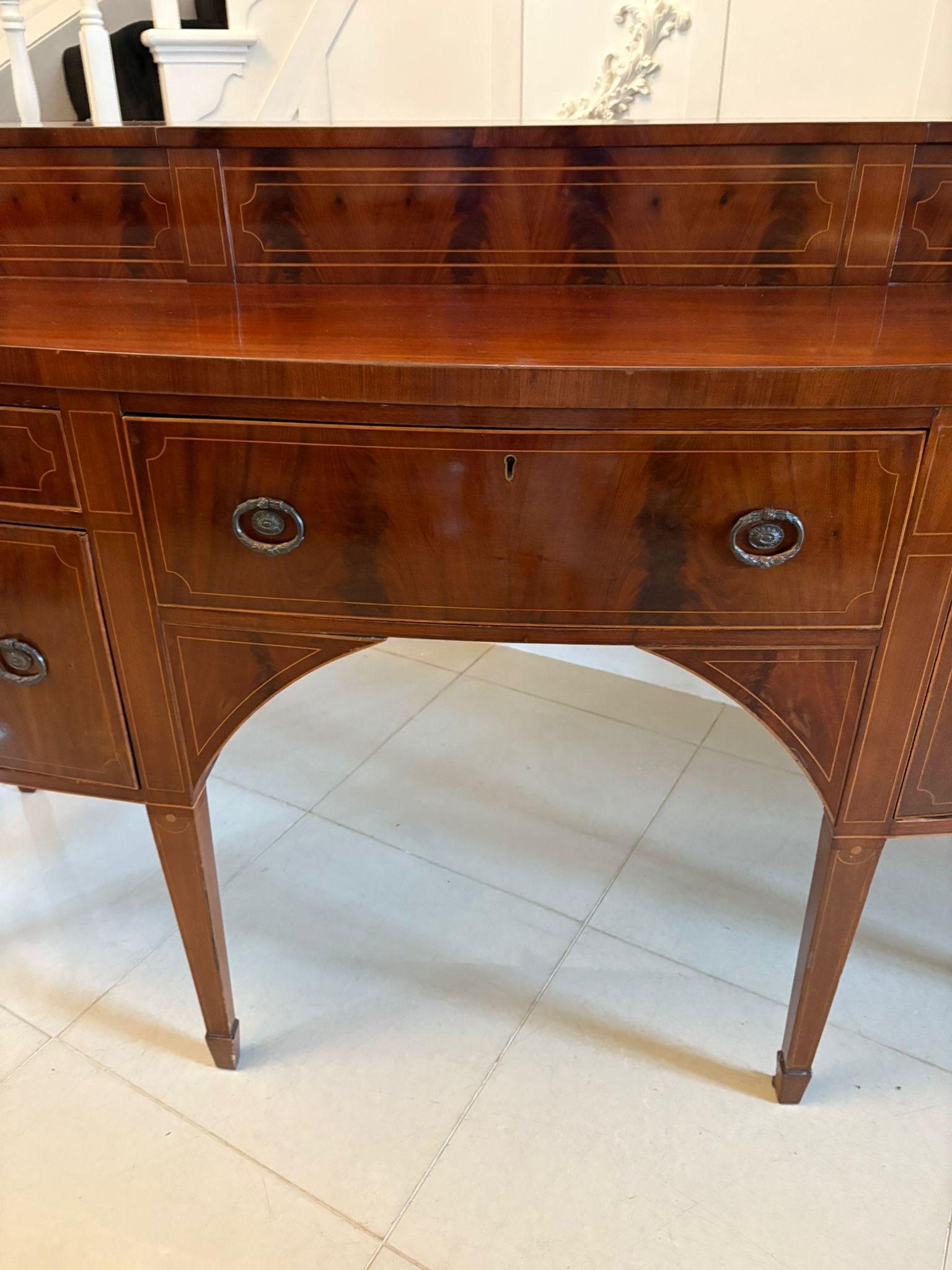 Outstanding Quality Antique Mahogany and Boxwood Strung Bow Fronted Sideboard en Bueno estado para la venta en Suffolk, GB
