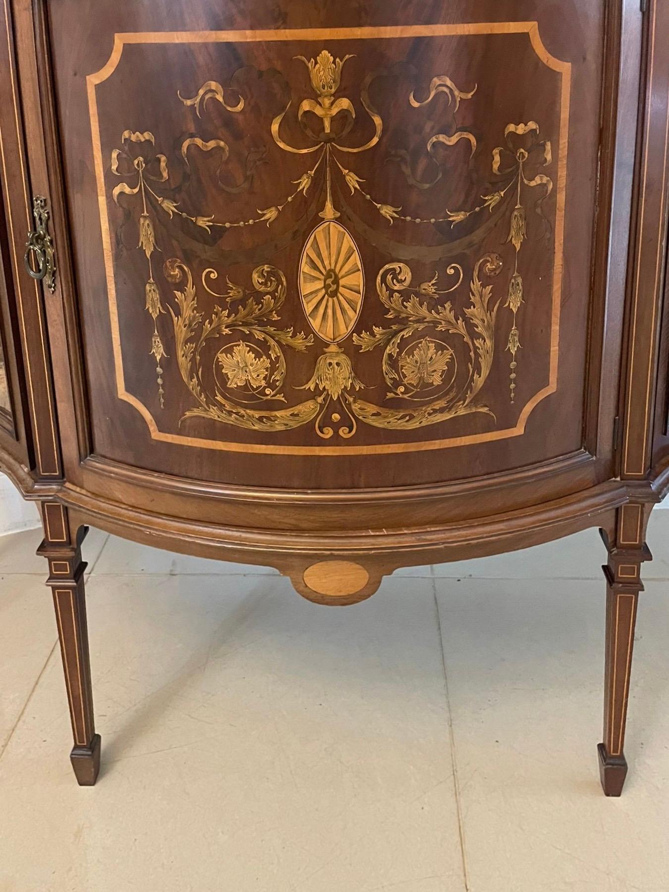 Vitrina antigua de caoba con incrustaciones en forma de serpentina de calidad excepcional en venta 8