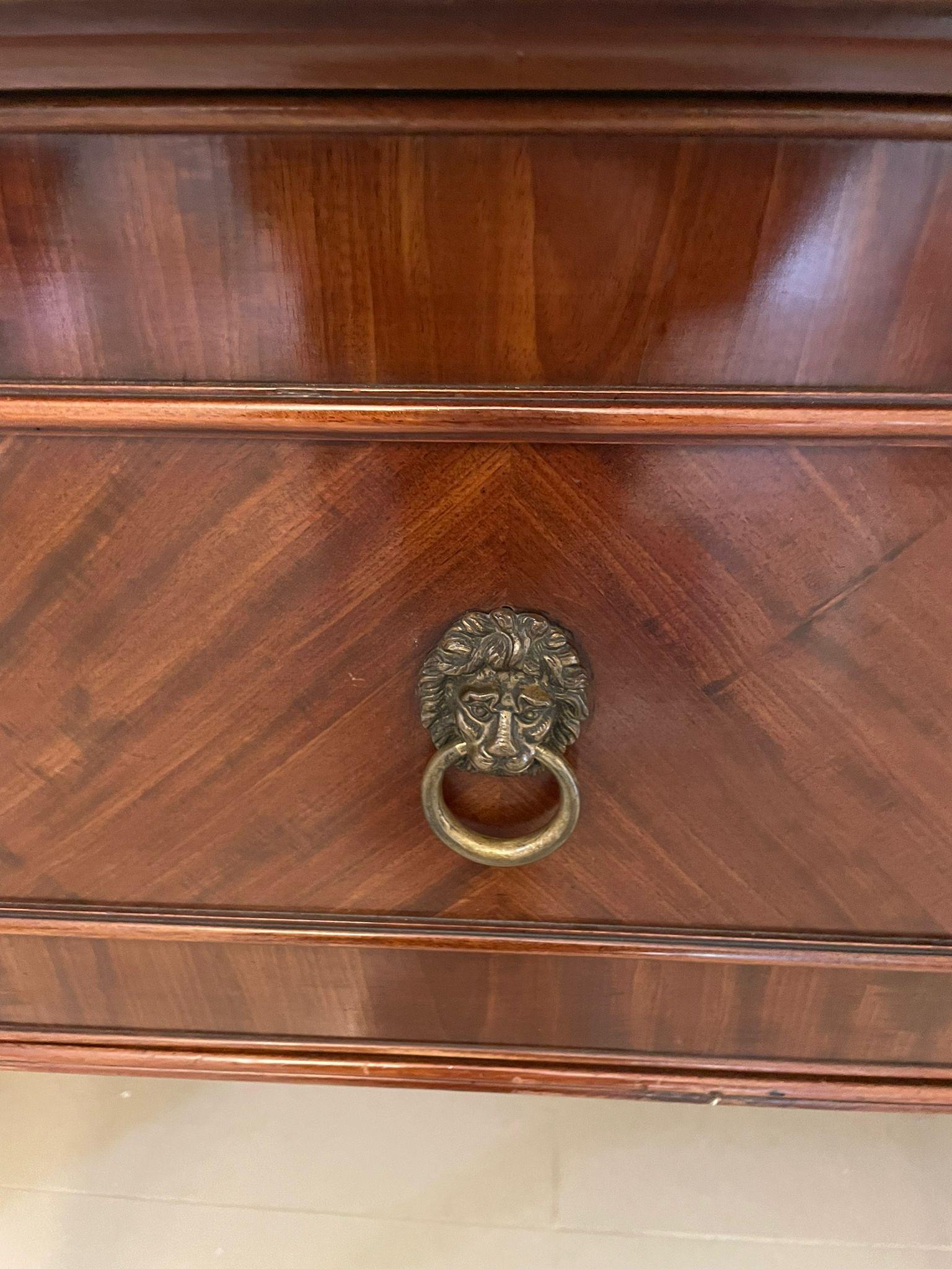 Credenza in mogano antico di eccezionale qualità di Goodalls of Manchester in vendita 5