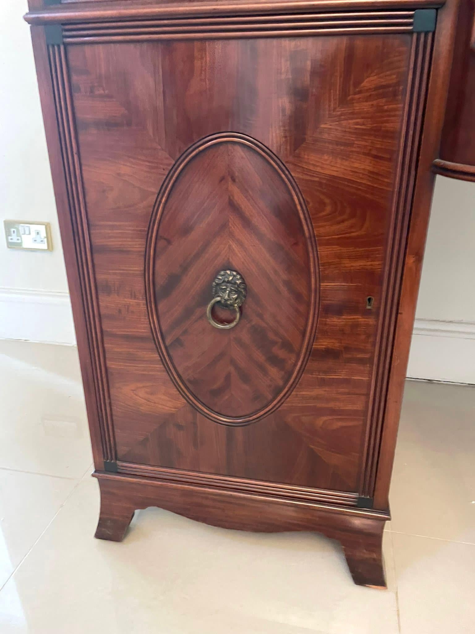 Credenza in mogano antico di eccezionale qualità di Goodalls of Manchester in vendita 4