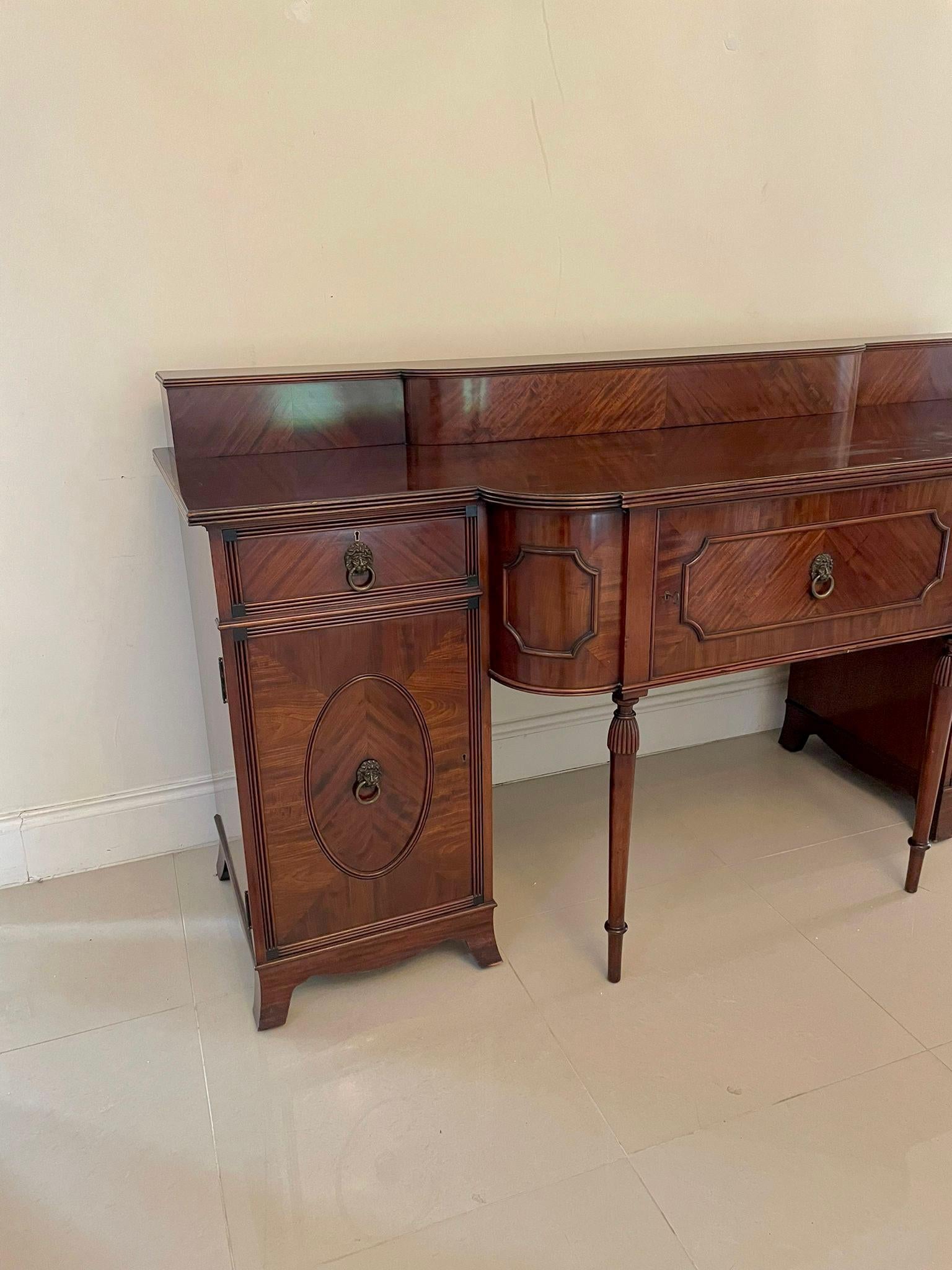 Credenza in mogano antico di eccezionale qualità di Goodalls of Manchester in vendita 12