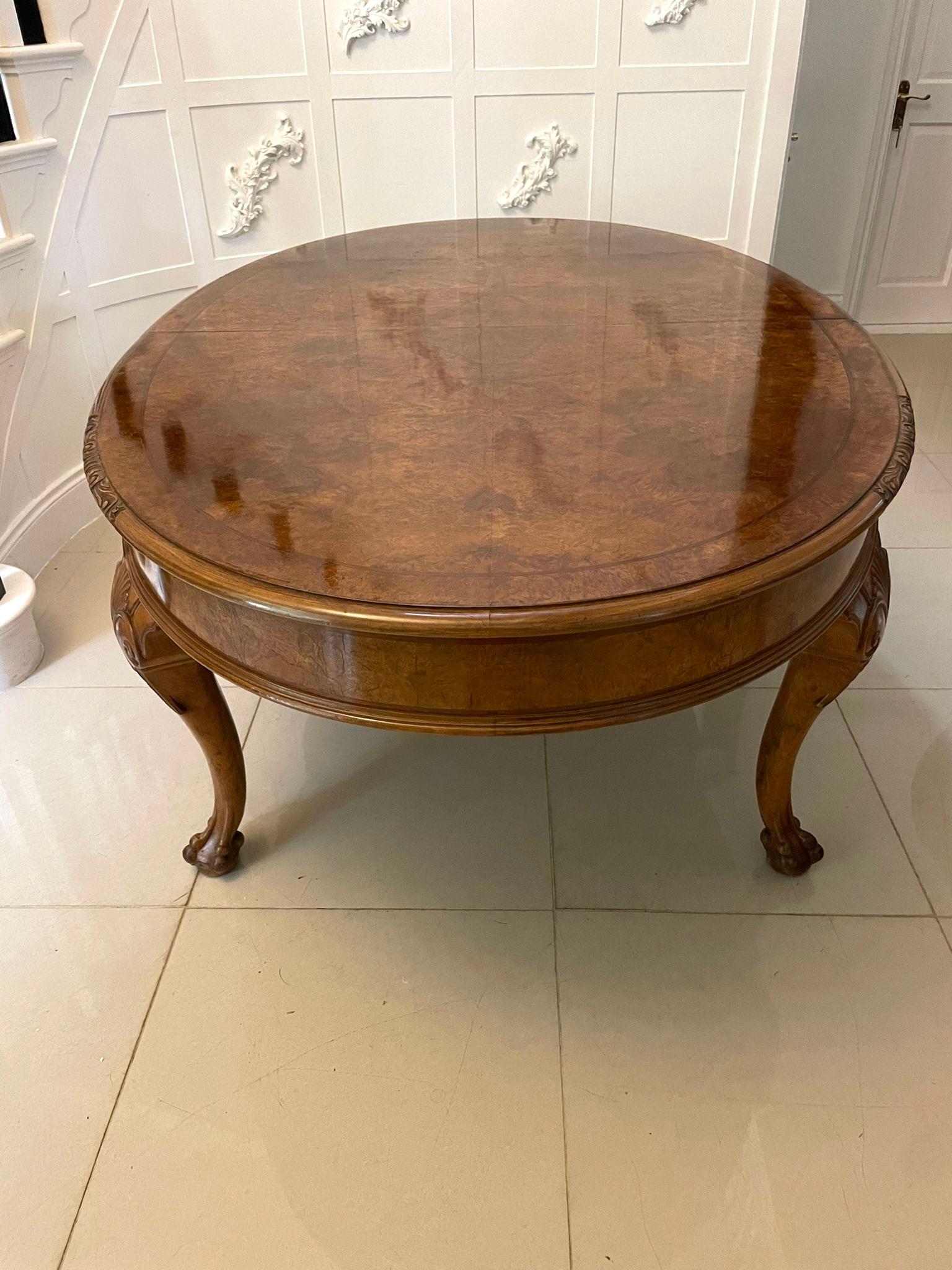 Outstanding Quality Antique Oval Burr Walnut 8 Seater Dining Table For Sale 7