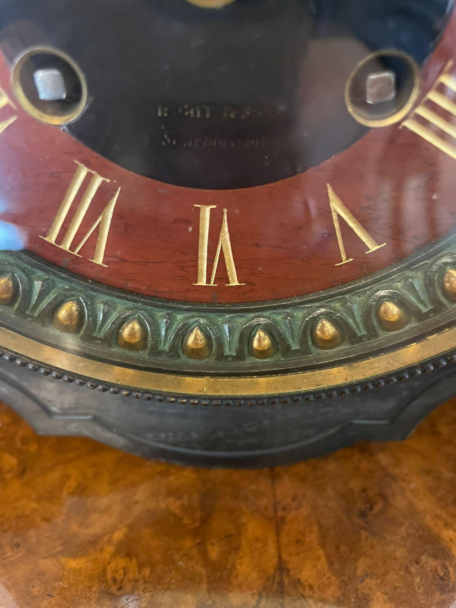 Uhrenset aus antiker Regency-Bronze und Marmor von herausragender Qualität im Zustand „Gut“ im Angebot in Suffolk, GB