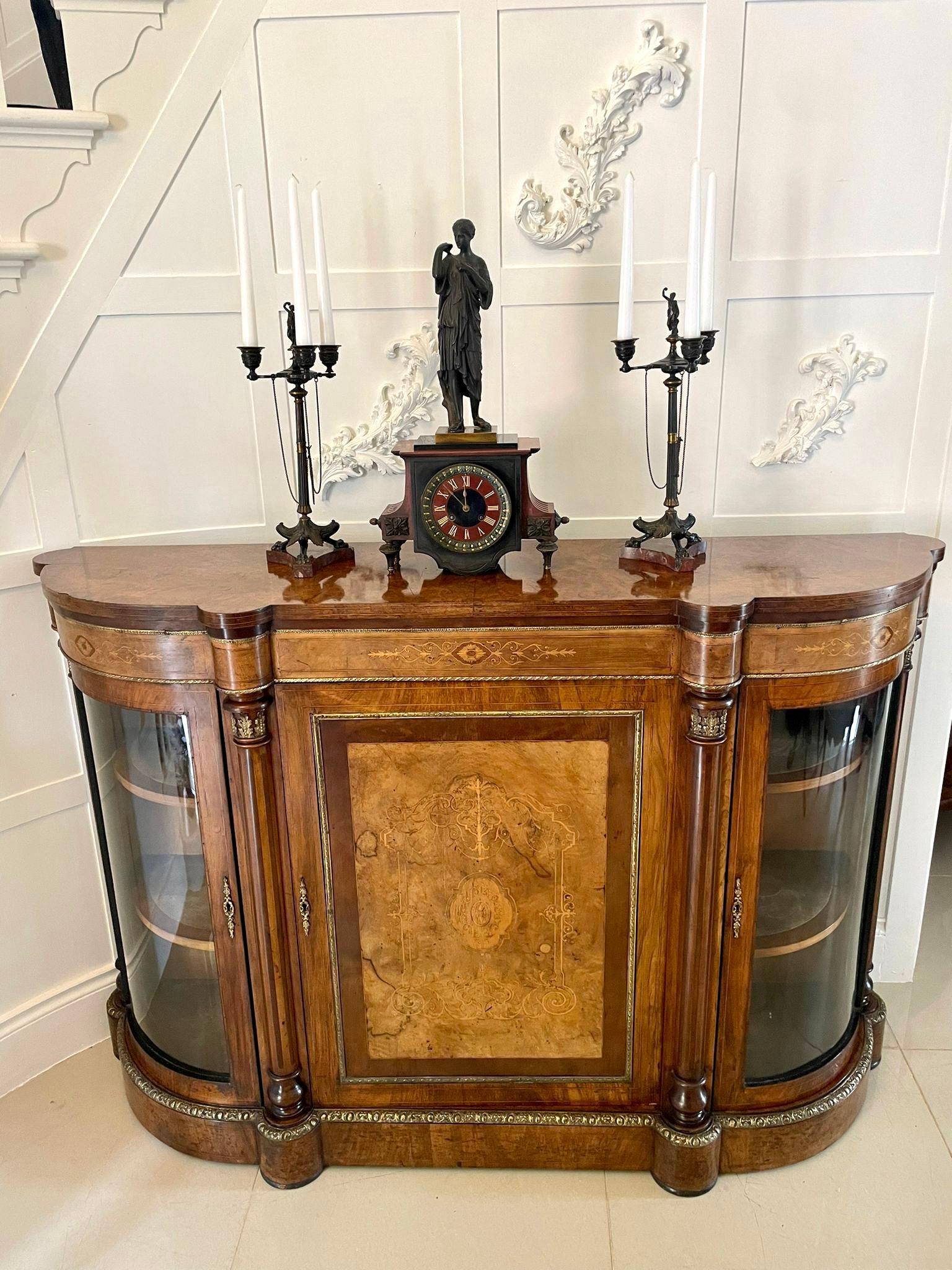 Exceptionnel ensemble d'horloges Regency anciennes de qualité en bronze et marbre en vente 1