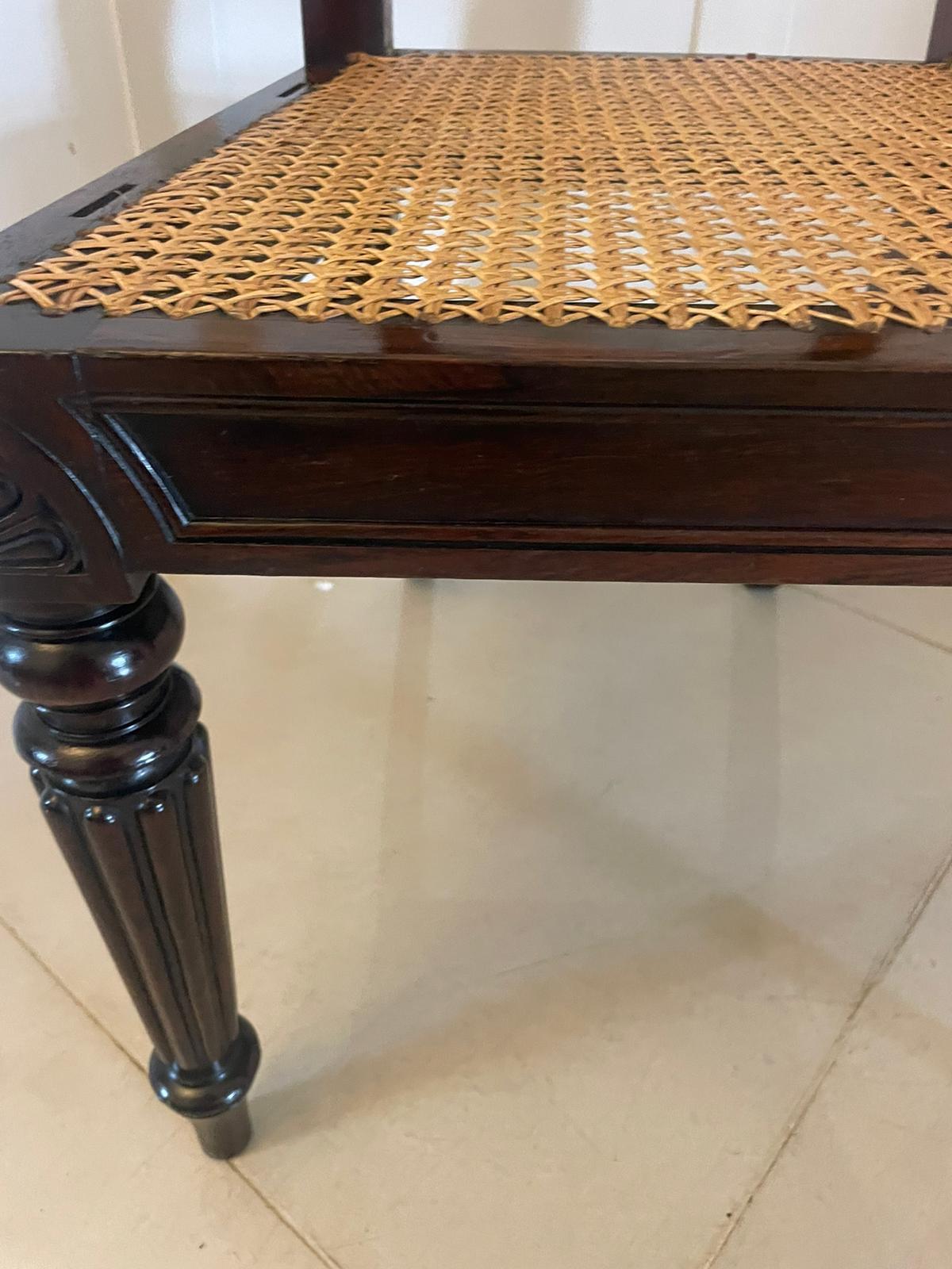 Set di 8 sedie da pranzo in palissandro intagliato di qualità eccezionale. in vendita 2