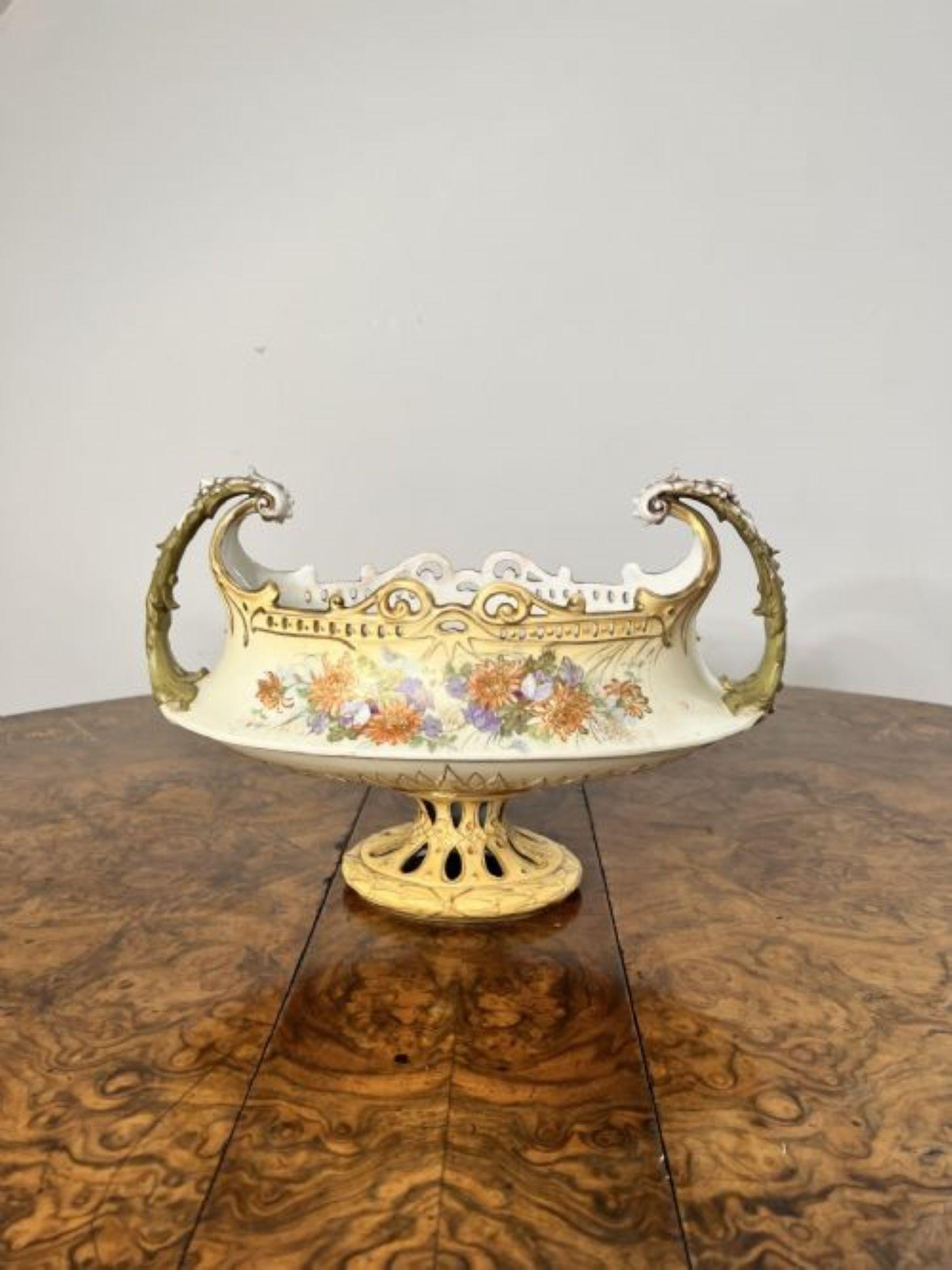 Outstanding quality antique Royal Vienna centrepiece and side vases  For Sale 4
