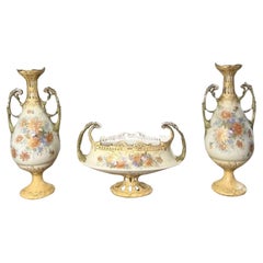 Centre de table et vases latéraux anciens de Royal Antiques de qualité exceptionnelle 