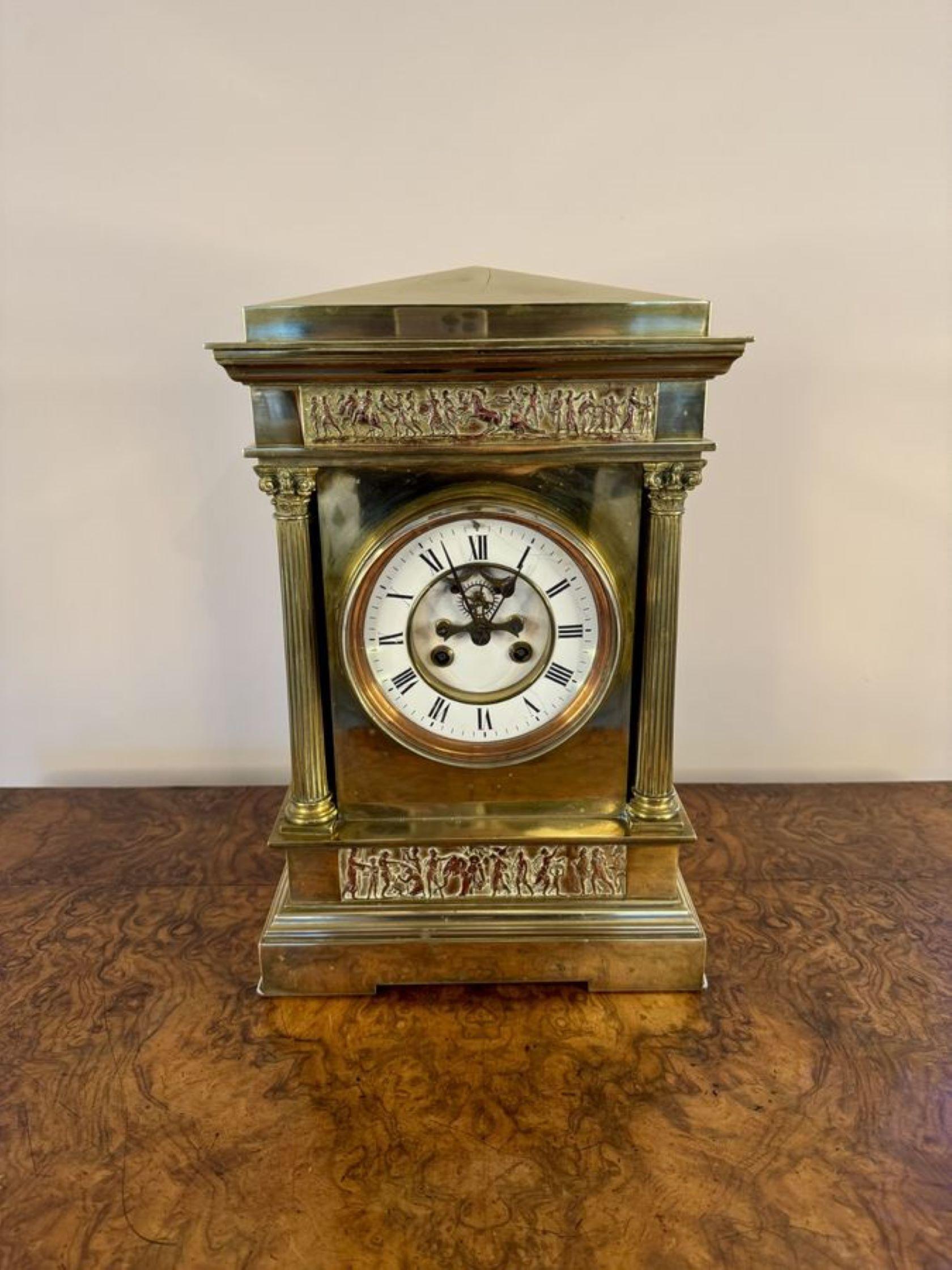Hervorragende Qualität antiken viktorianischen Messing Französisch Mantel Uhr, mit einem späten 19. Jahrhundert Französisch acht Tage Mantel Uhr mit einer Qualität Messing Tempel geformt Fall, mit kreisförmigen Zifferblatt mit römischen Ziffern und