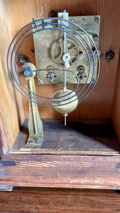 Horloge à console en ronce de noyer d'époque victorienne de qualité exceptionnelle