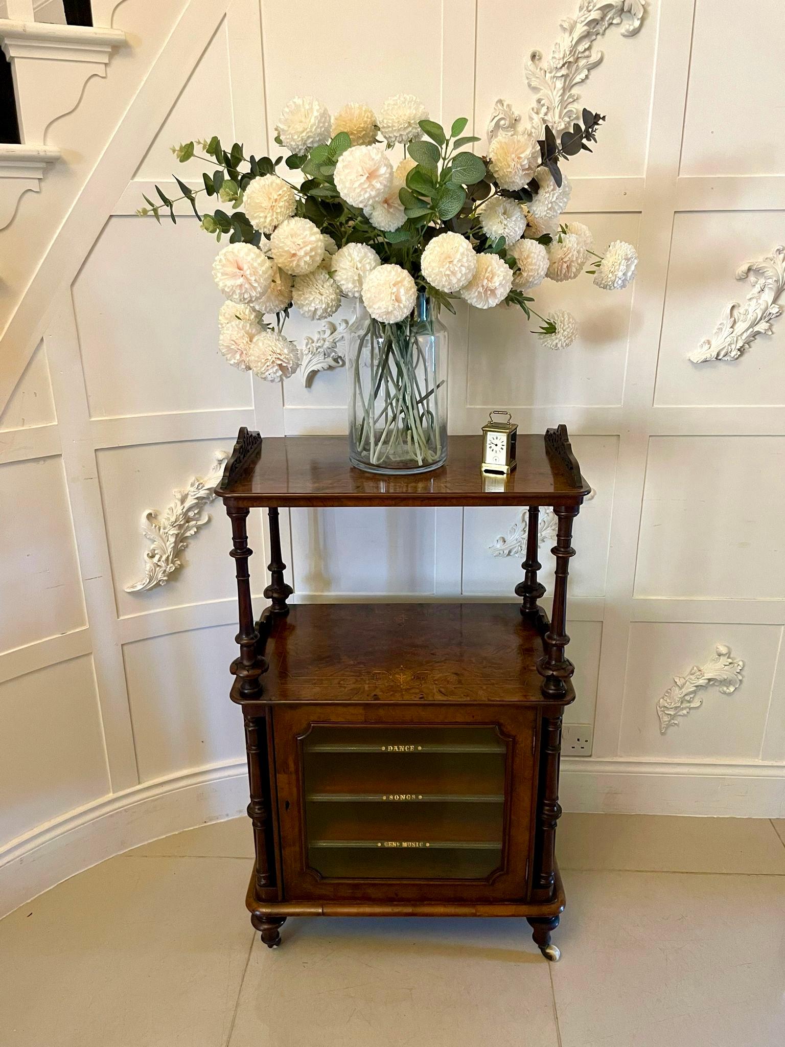 XIX secolo Eccezionale qualità dell'antico gabinetto musicale vittoriano in radica di noce Canterbury in vendita