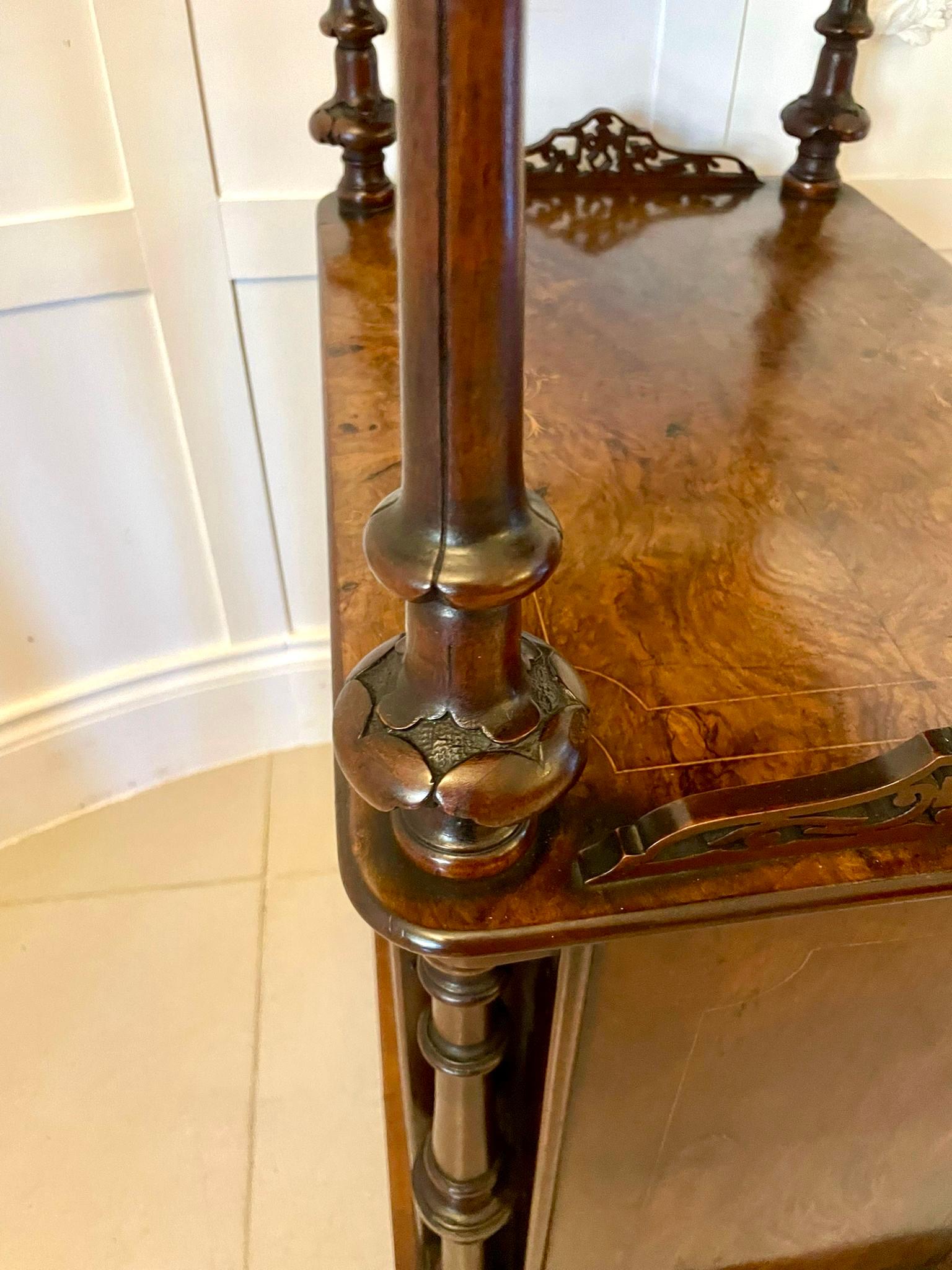 Noce Eccezionale qualità dell'antico gabinetto musicale vittoriano in radica di noce Canterbury in vendita