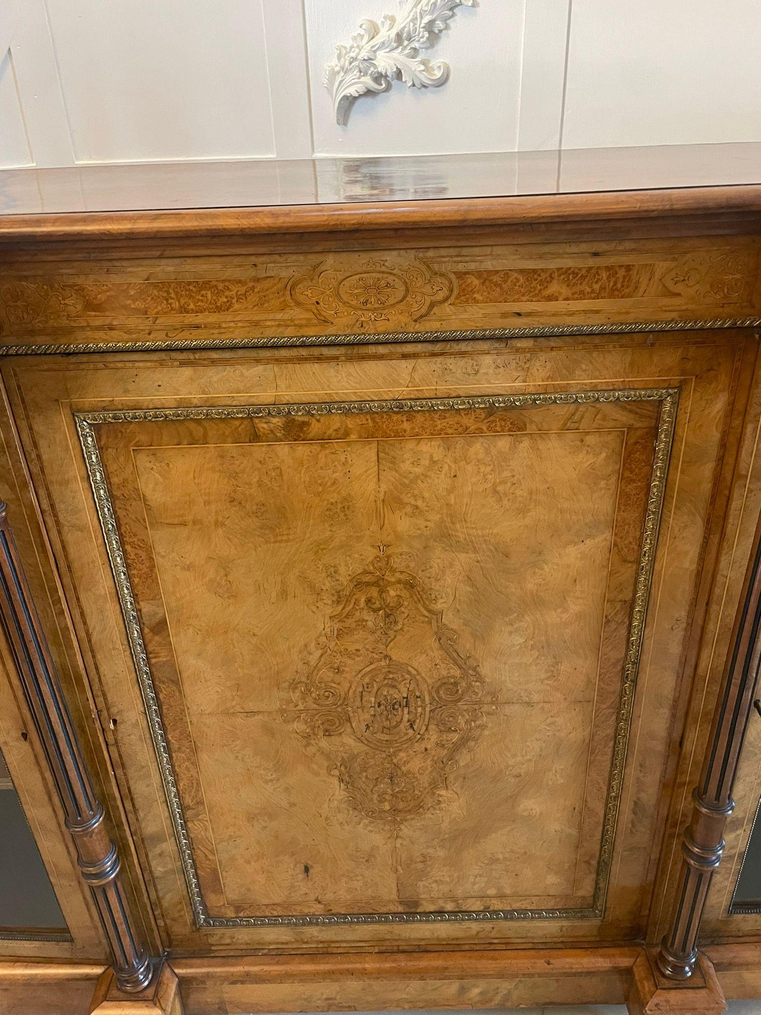 Hervorragende Qualität Antike Viktorianische Gratnuss Intarsien Kredenz/Sideboard (Walnuss) im Angebot