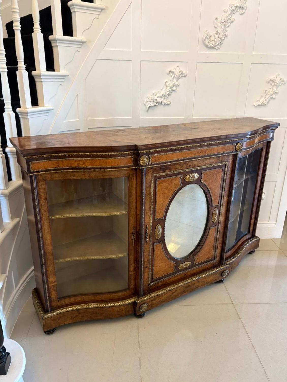 Crédence victorienne de qualité exceptionnelle en ronce de noyer ornée de bronze en vente 7