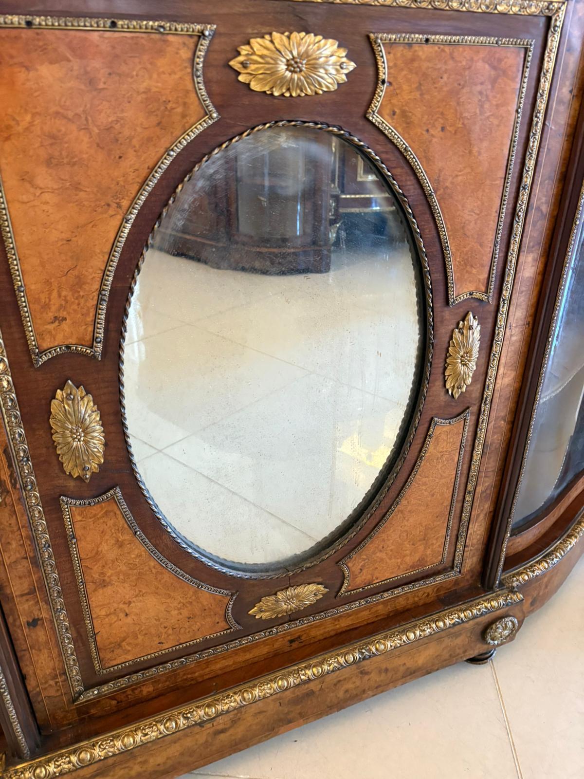 Crédence victorienne de qualité exceptionnelle en ronce de noyer ornée de bronze en vente 1