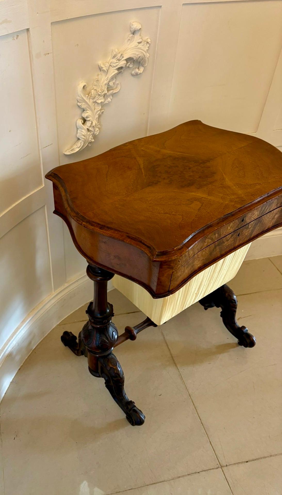 Outstanding quality antique Victorian burr walnut sewing and writing/lamp table having a quality burr walnut shaped lift up top with a moulded edge opening to reveal a pair of ink wells, pen tray and a green leather writing surface above a single