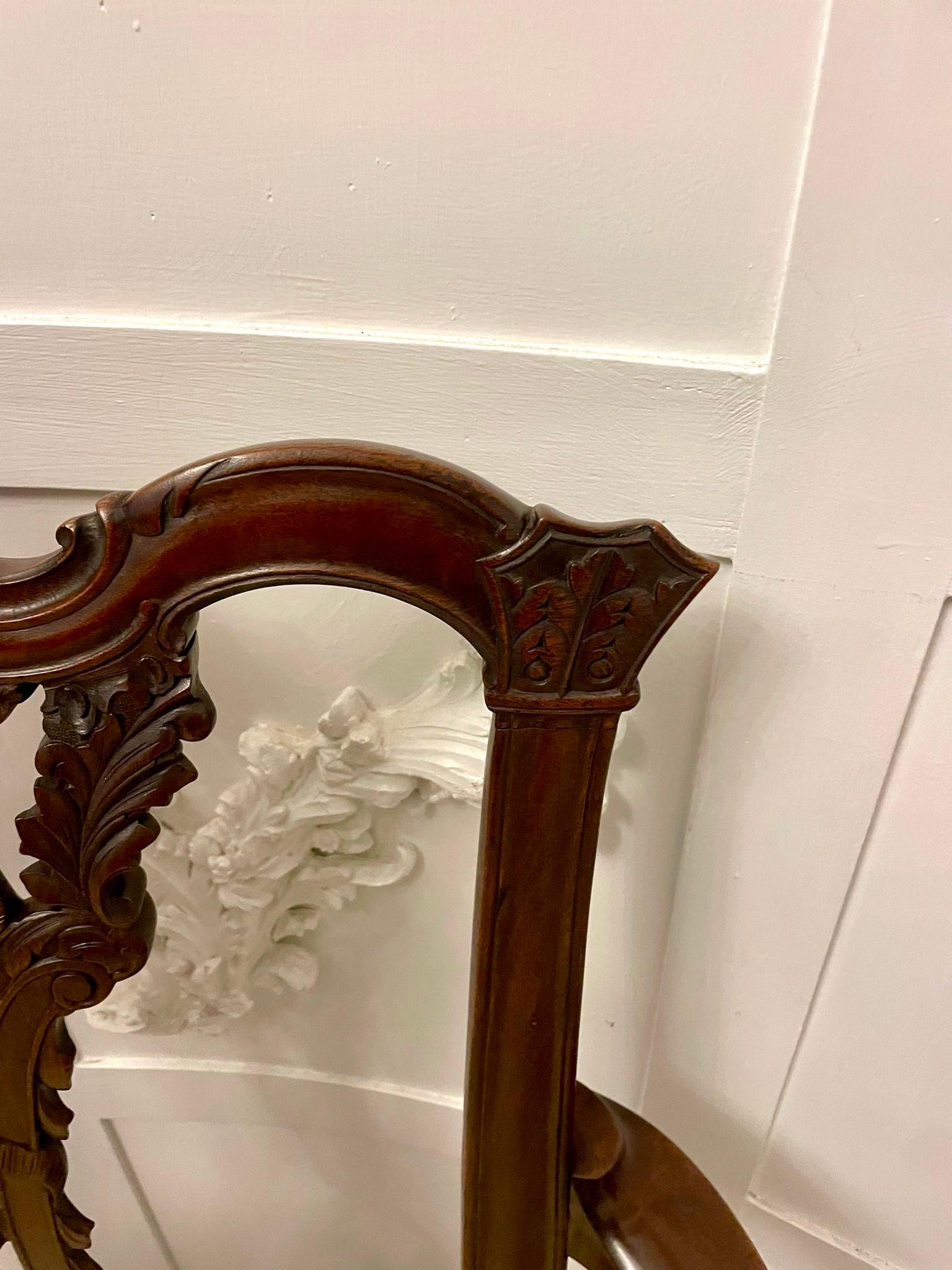 Silla de escritorio antigua victoriana de caoba tallada de calidad excepcional en venta 6
