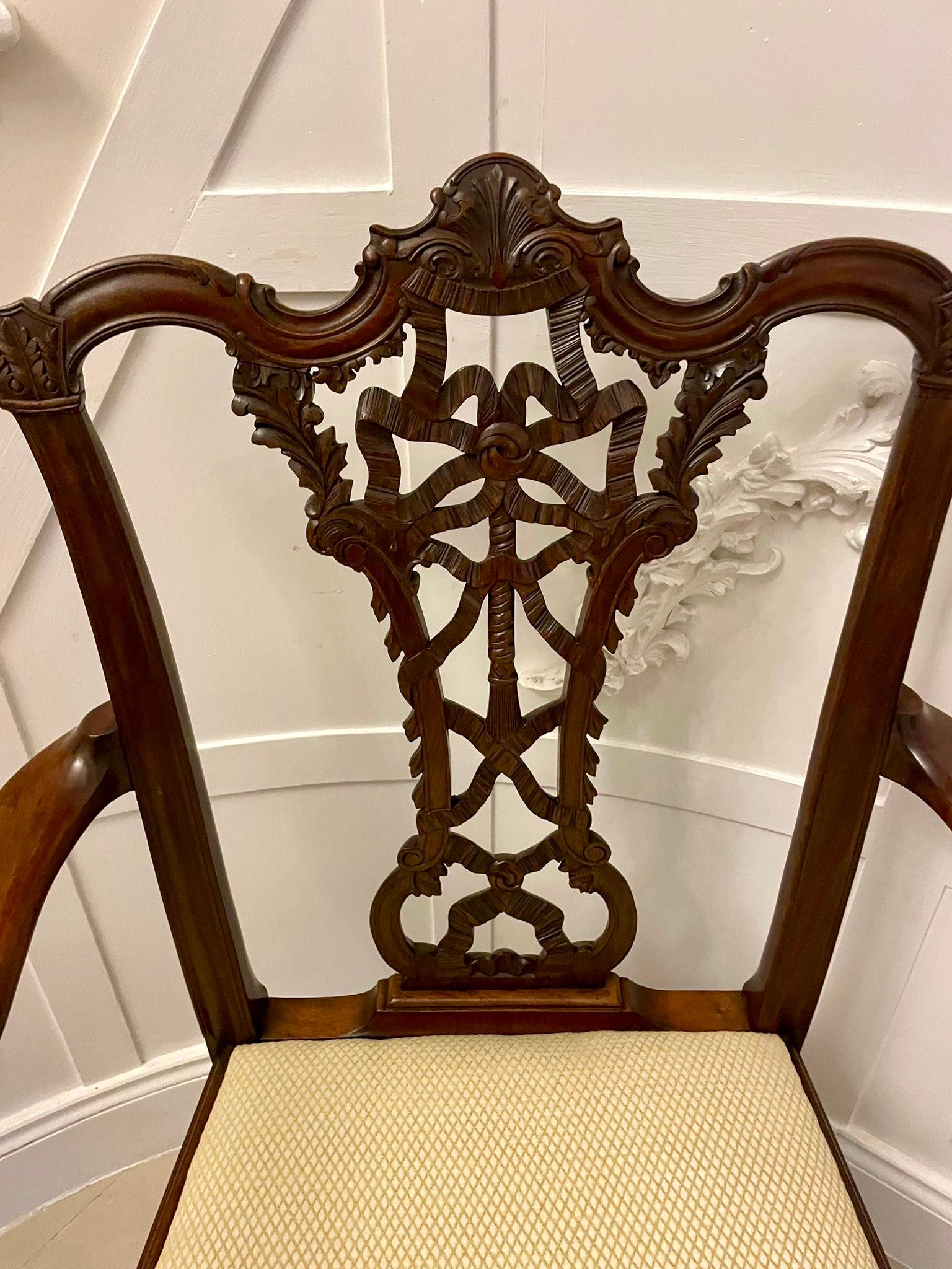 Silla de escritorio antigua victoriana de caoba tallada de calidad excepcional en venta 7