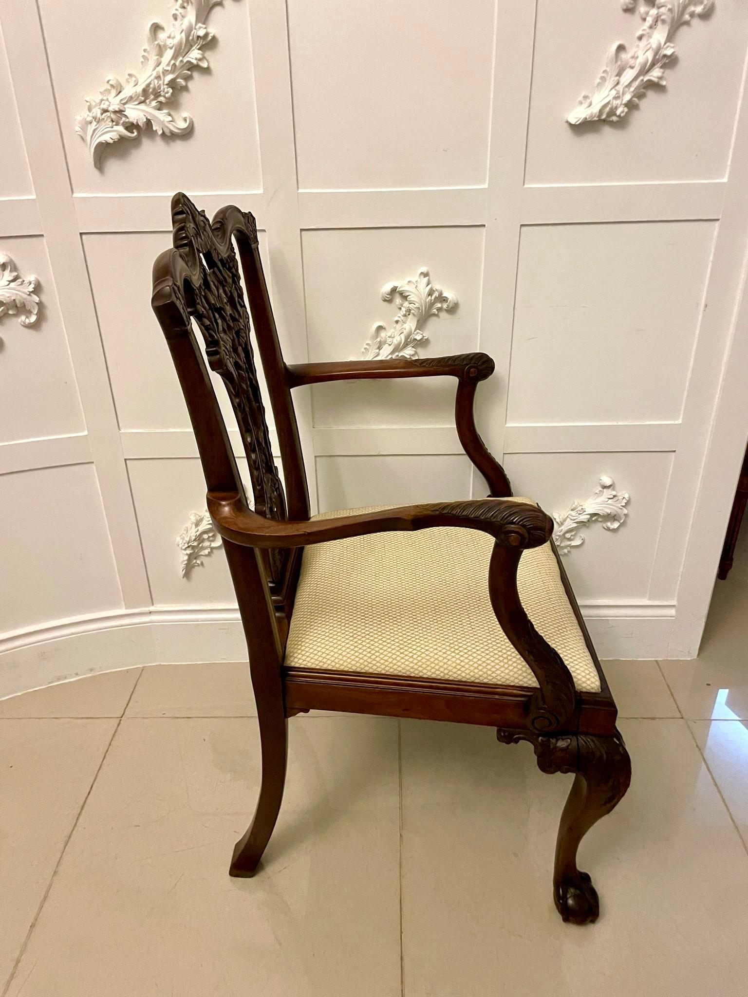 Silla de escritorio antigua victoriana de caoba tallada de calidad excepcional Victoriano en venta