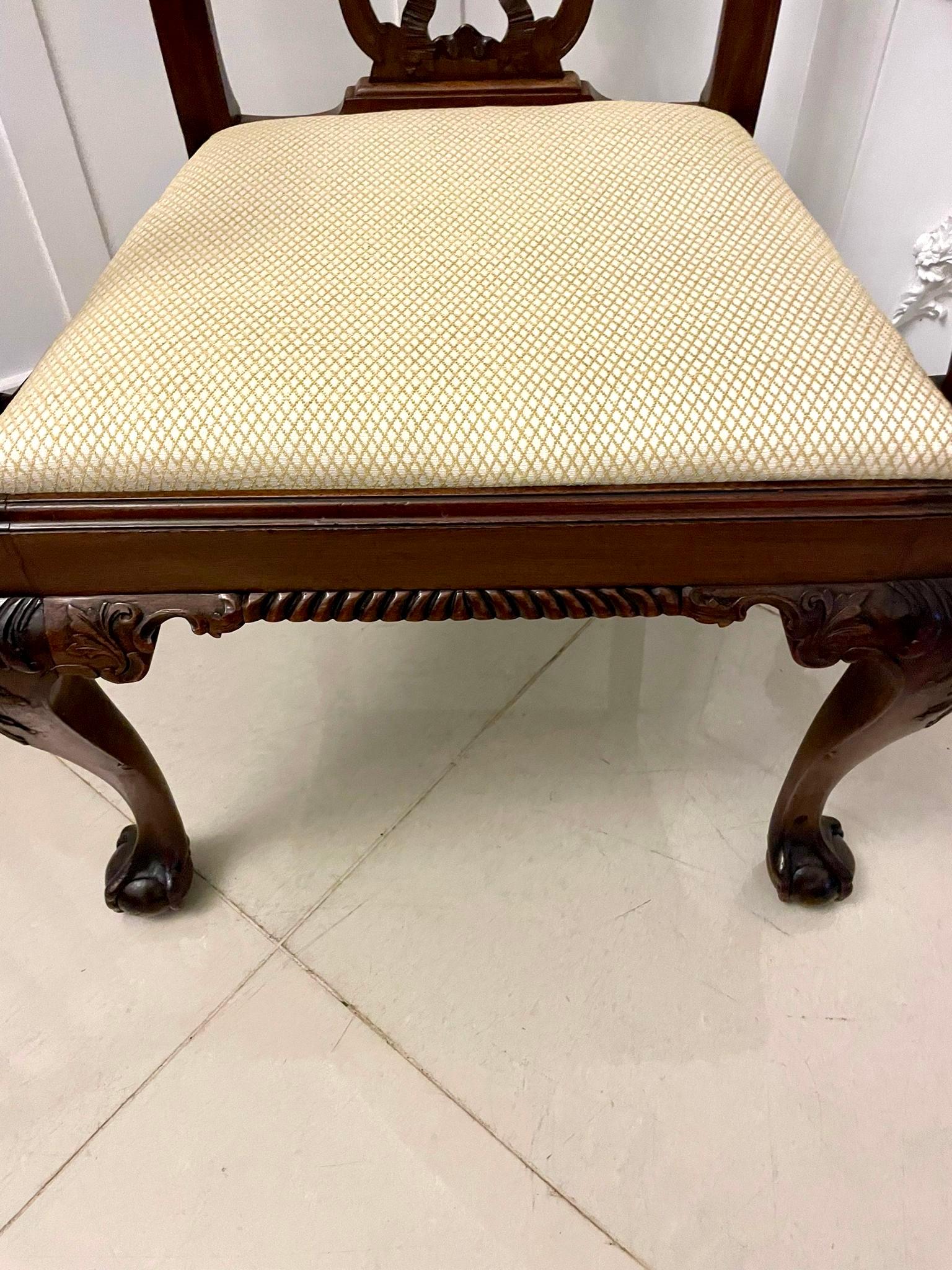 Silla de escritorio antigua victoriana de caoba tallada de calidad excepcional Inglés en venta