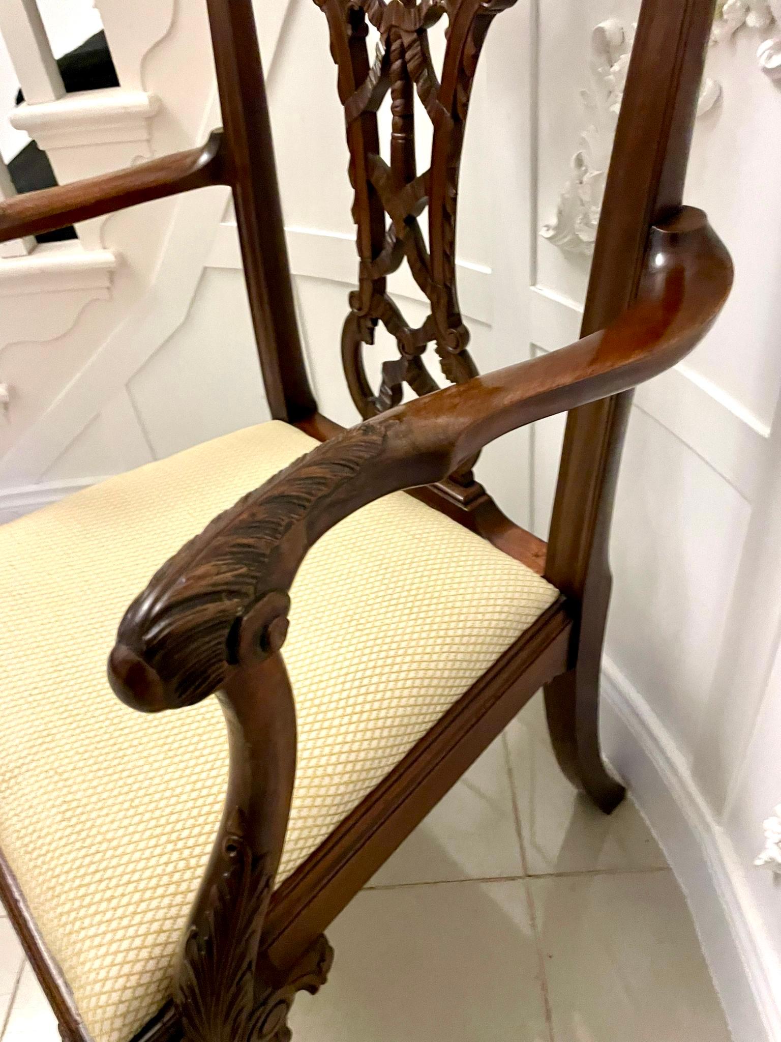 Silla de escritorio antigua victoriana de caoba tallada de calidad excepcional siglo XIX en venta