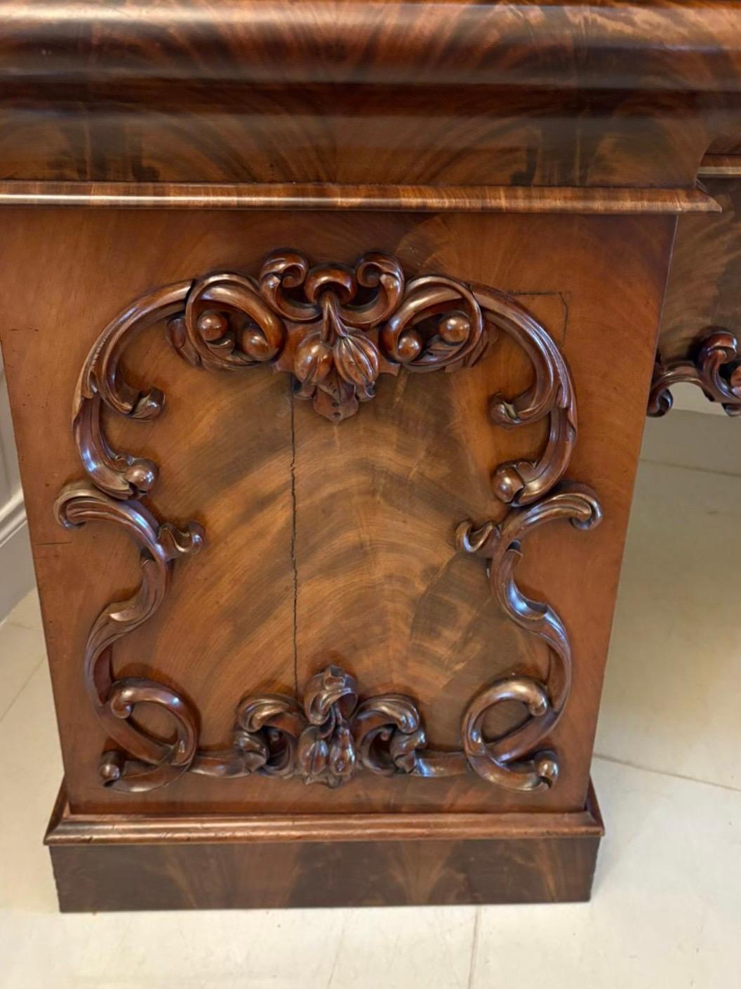 Outstanding Quality Antique Victorian Carved Mahogany Mirror Back Sideboard in vendita 2
