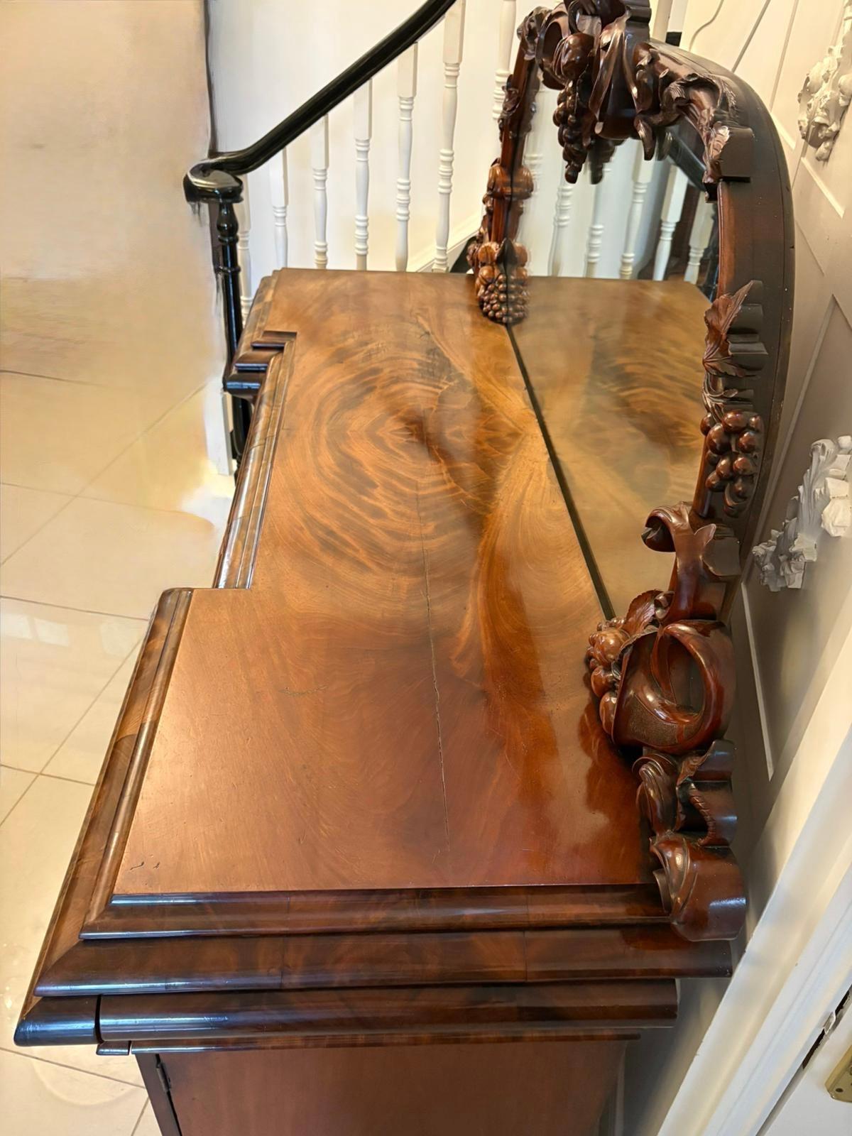 Outstanding Quality Antique Victorian Carved Mahogany Mirror Back Sideboard in vendita 7