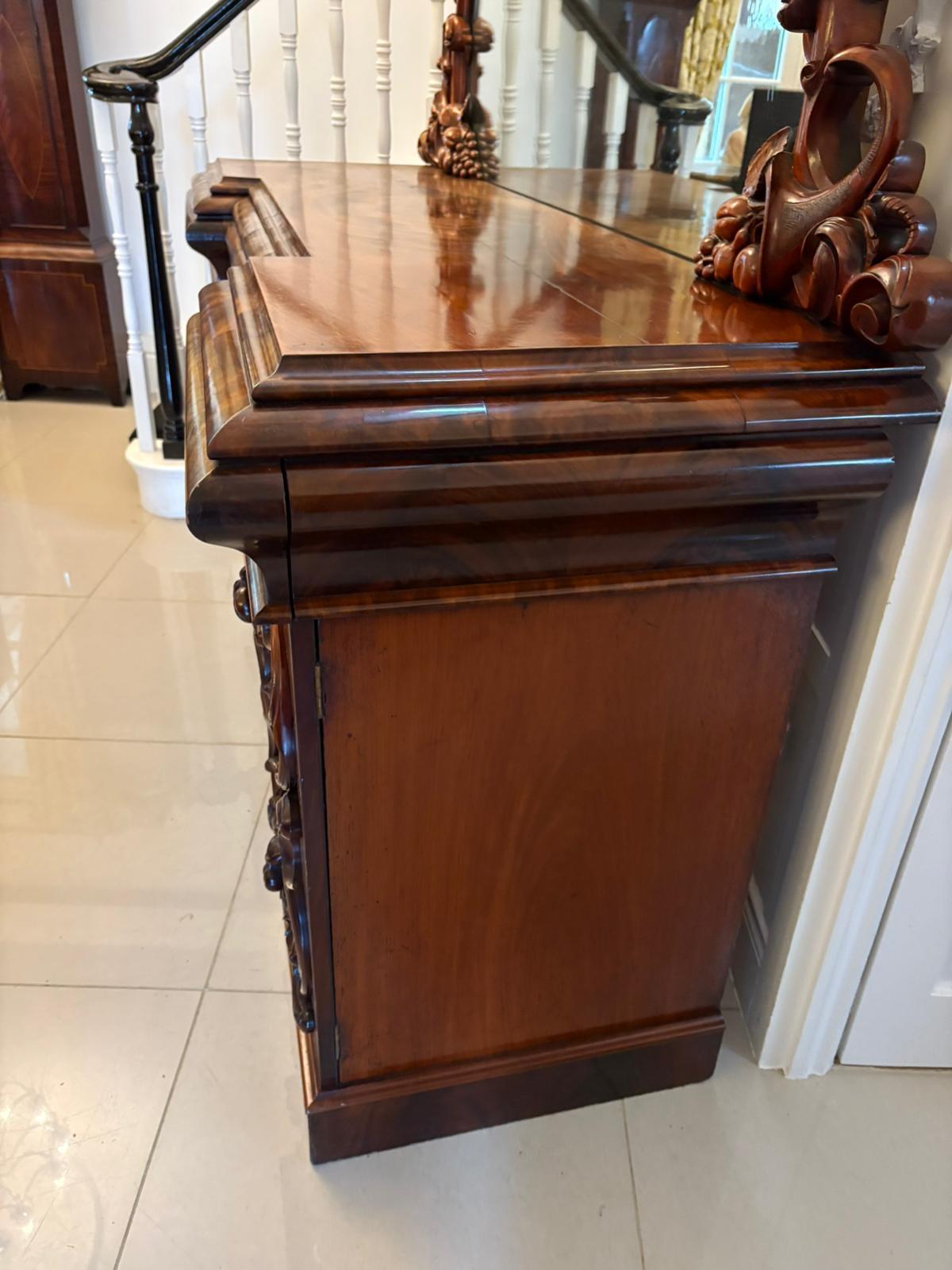 Outstanding Quality Antique Victorian Carved Mahogany Mirror Back Sideboard in vendita 8
