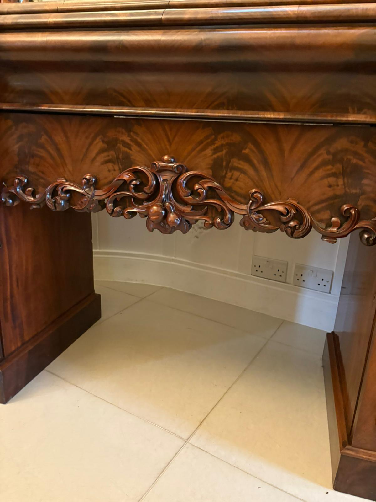 XIX secolo Outstanding Quality Antique Victorian Carved Mahogany Mirror Back Sideboard in vendita