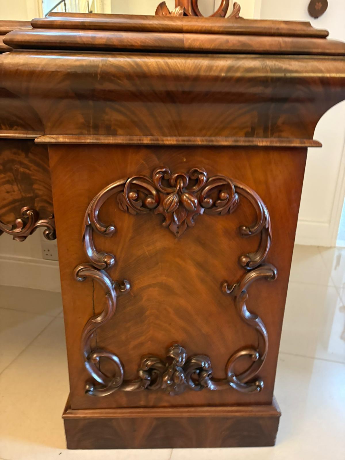 Mogano Outstanding Quality Antique Victorian Carved Mahogany Mirror Back Sideboard in vendita