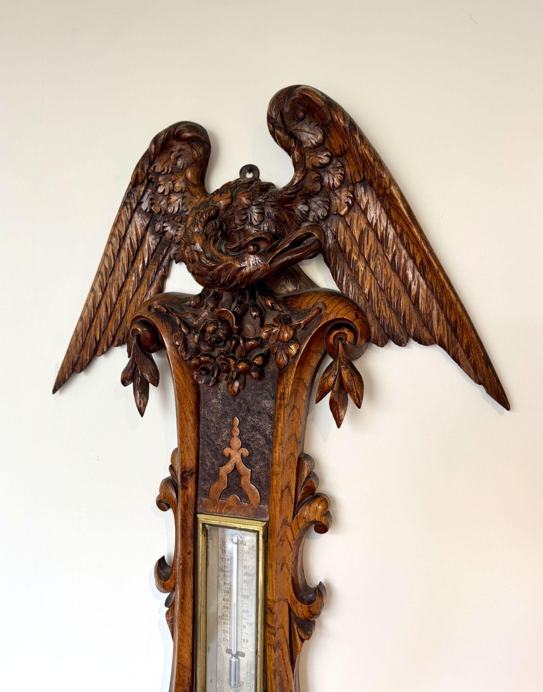 Hervorragende Qualität antiken viktorianischen geschnitzten Eiche Barometer, mit einer Qualität geschnitzten Eiche Fall mit floralen und scrollwork Detail in der gesamten, auf der Oberseite ist eine fantastische große geschnitzte Adler mit