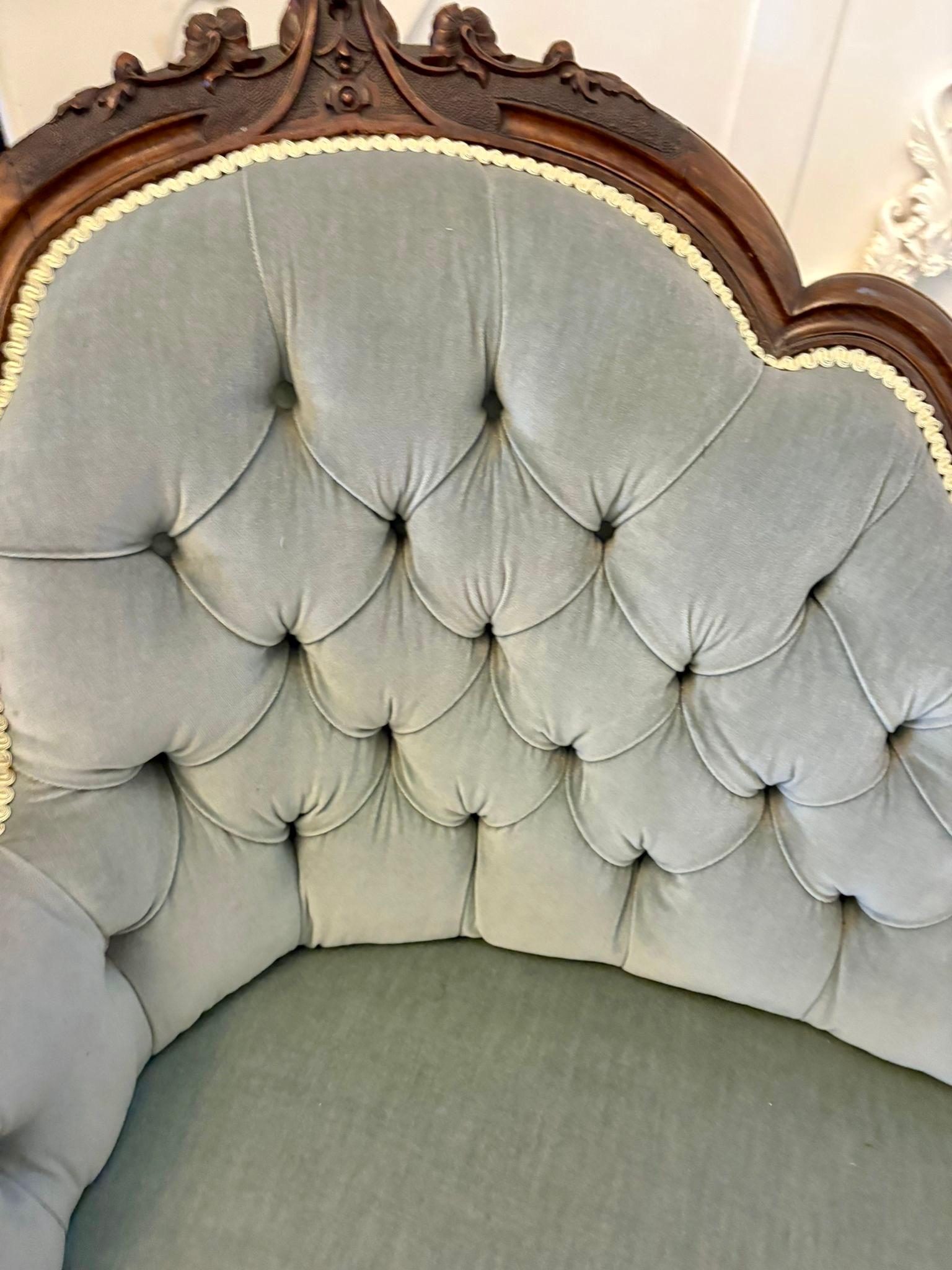 Chaise longue en noyer sculpté d'époque victorienne de qualité exceptionnelle en vente 3