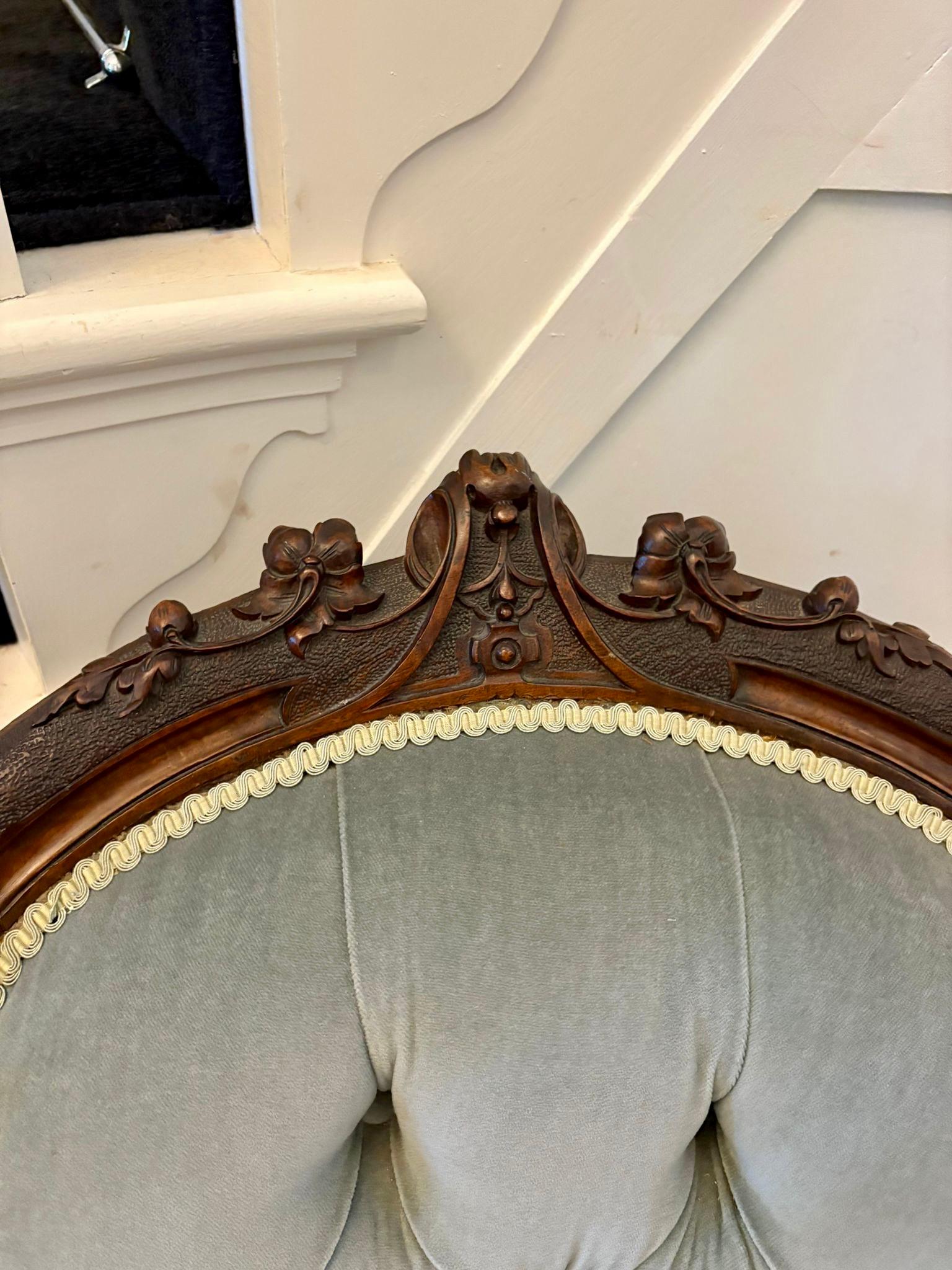 Chaise longue en noyer sculpté d'époque victorienne de qualité exceptionnelle en vente 5
