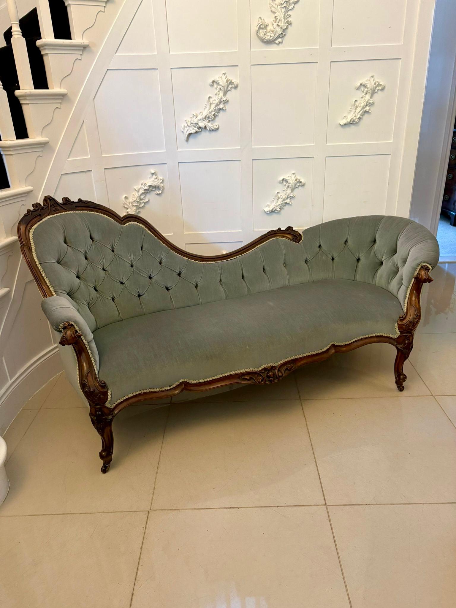 Chaise longue en noyer sculpté d'époque victorienne de qualité exceptionnelle en vente 7