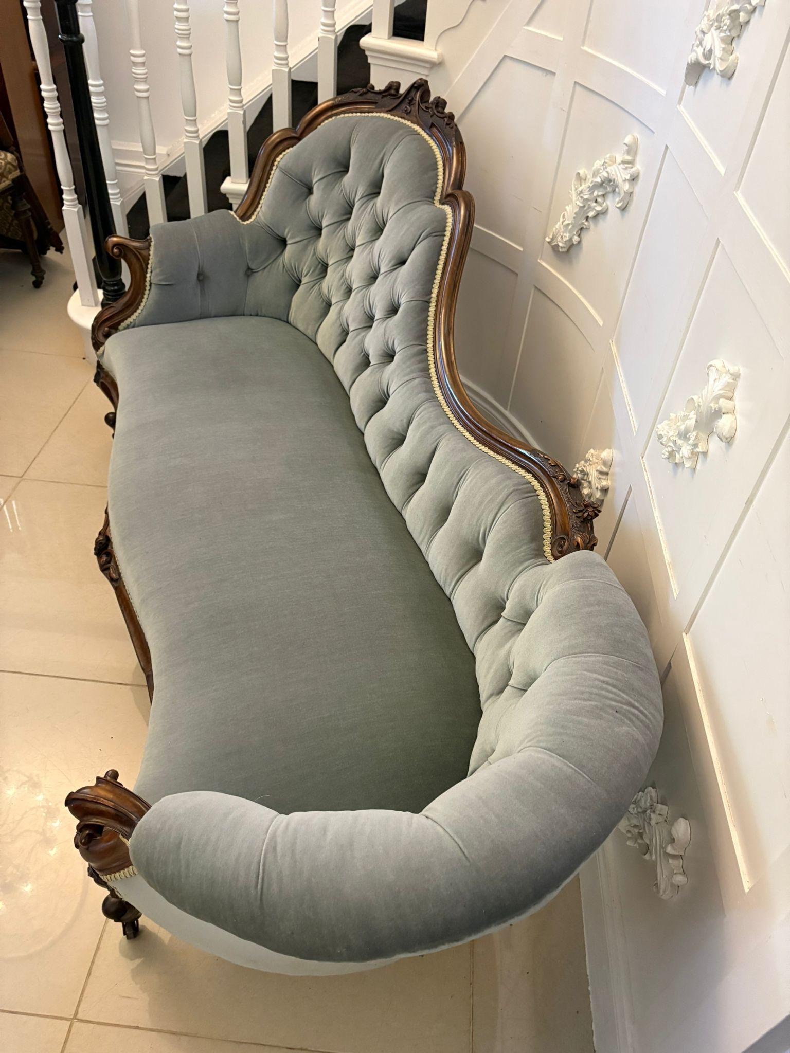 Chaise longue en noyer sculpté d'époque victorienne de qualité exceptionnelle Bon état - En vente à Suffolk, GB