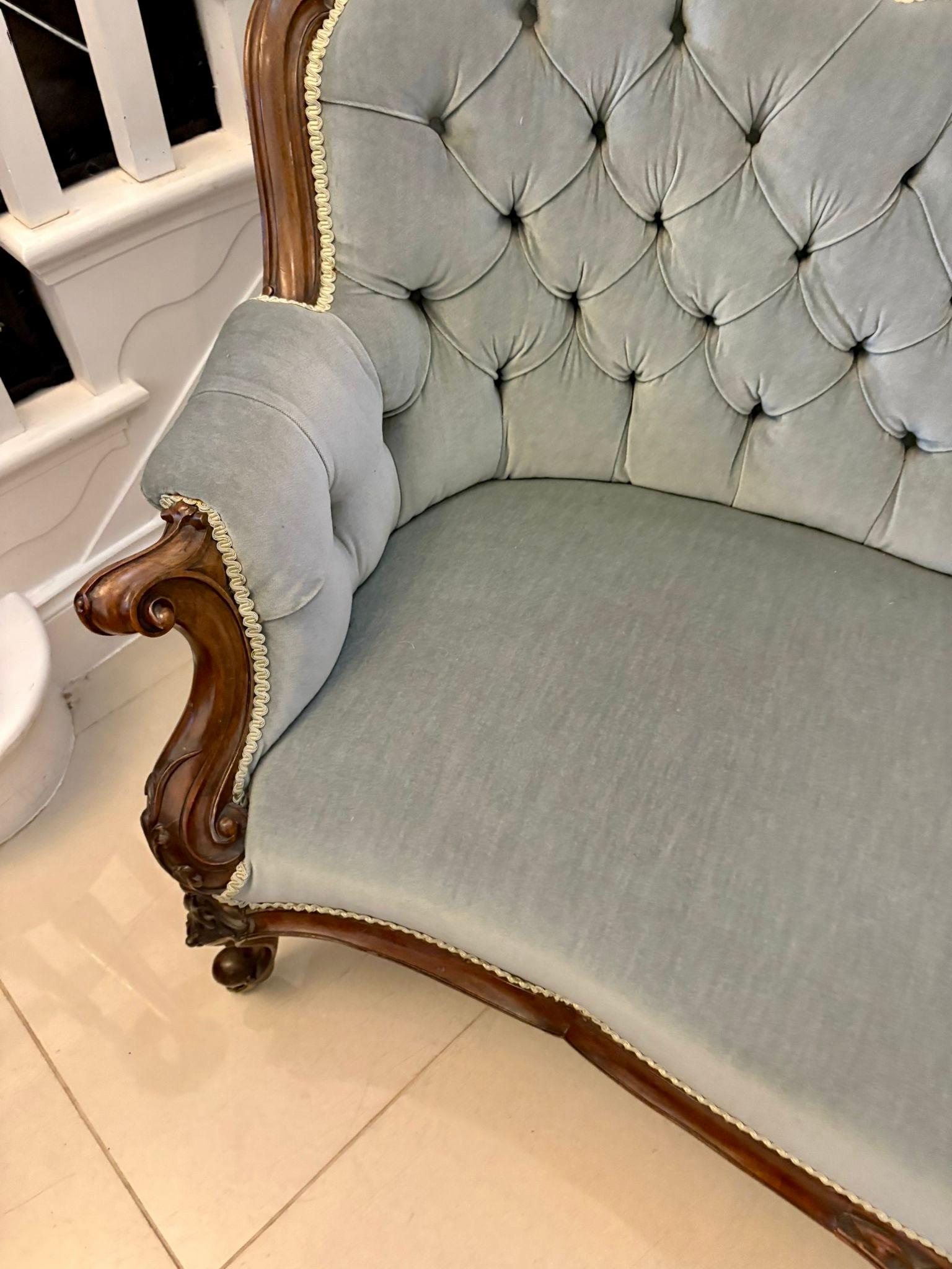 XIXe siècle Chaise longue en noyer sculpté d'époque victorienne de qualité exceptionnelle en vente