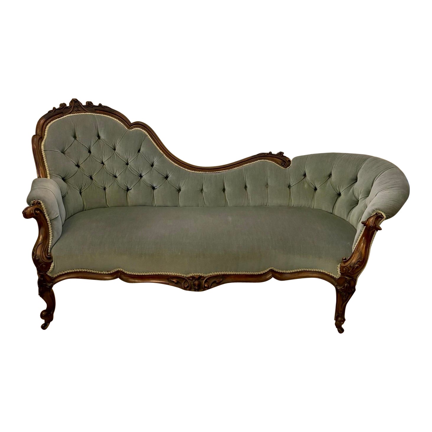 Chaise longue en noyer sculpté d'époque victorienne de qualité exceptionnelle en vente