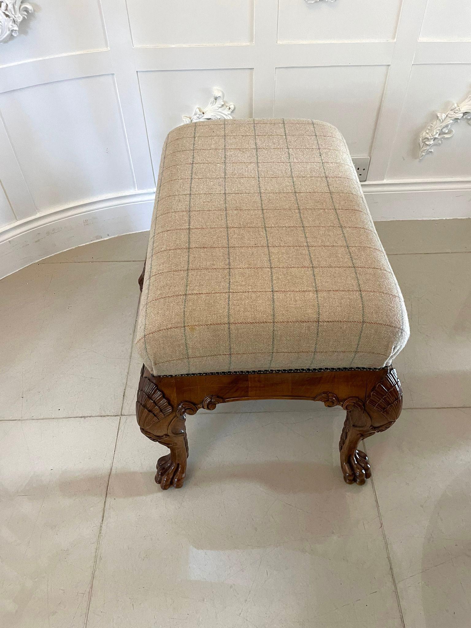 Outstanding Quality Antique Victorian Carved Walnut Freestanding Stool  In Good Condition For Sale In Suffolk, GB