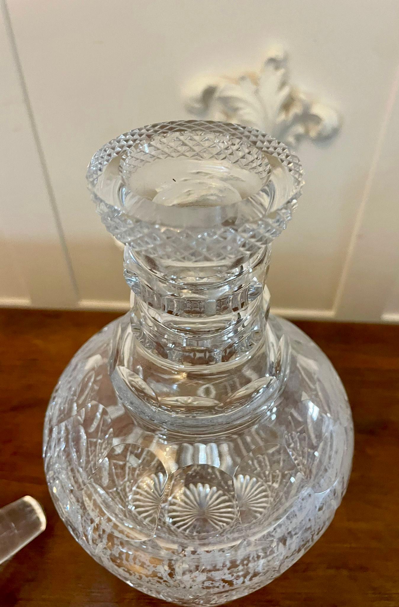 Decantador Victoriano Antiguo de Cristal Tallado de Calidad Excepcional en venta 1