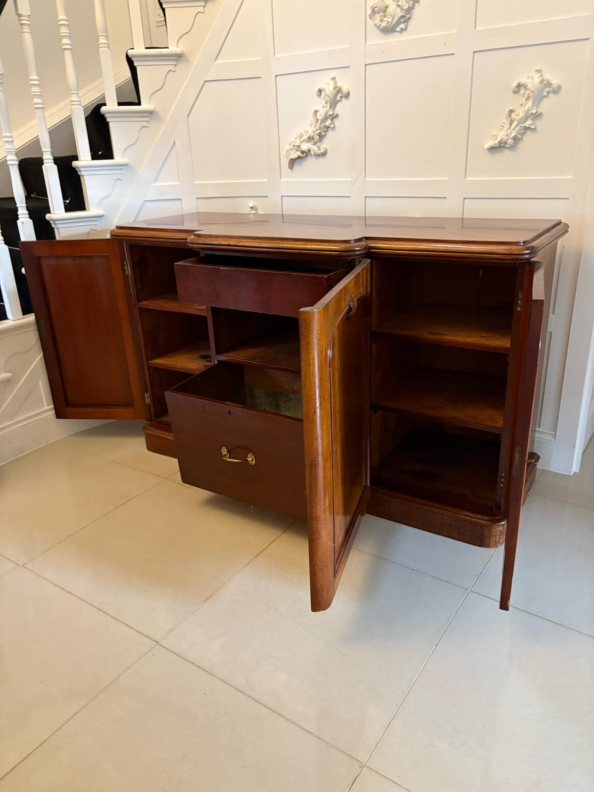 Credenza in mogano figurato vittoriano di qualità eccezionale In condizioni buone in vendita a Suffolk, GB